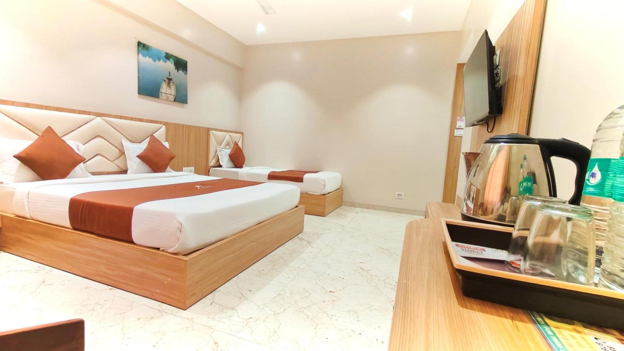 Deluxe Triple Room 300 meter from Temple