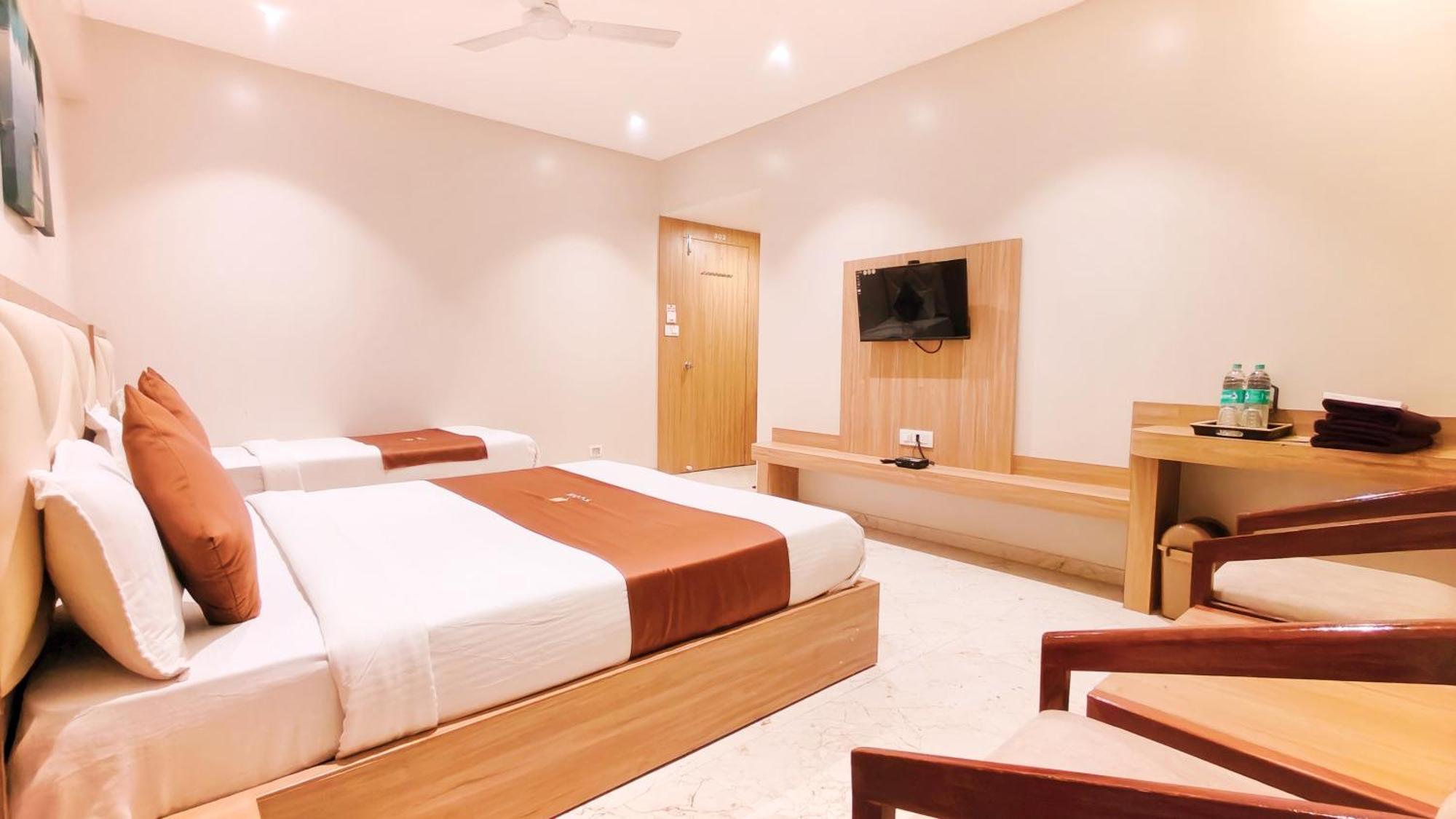 Deluxe Family Room 300 meter from Temple