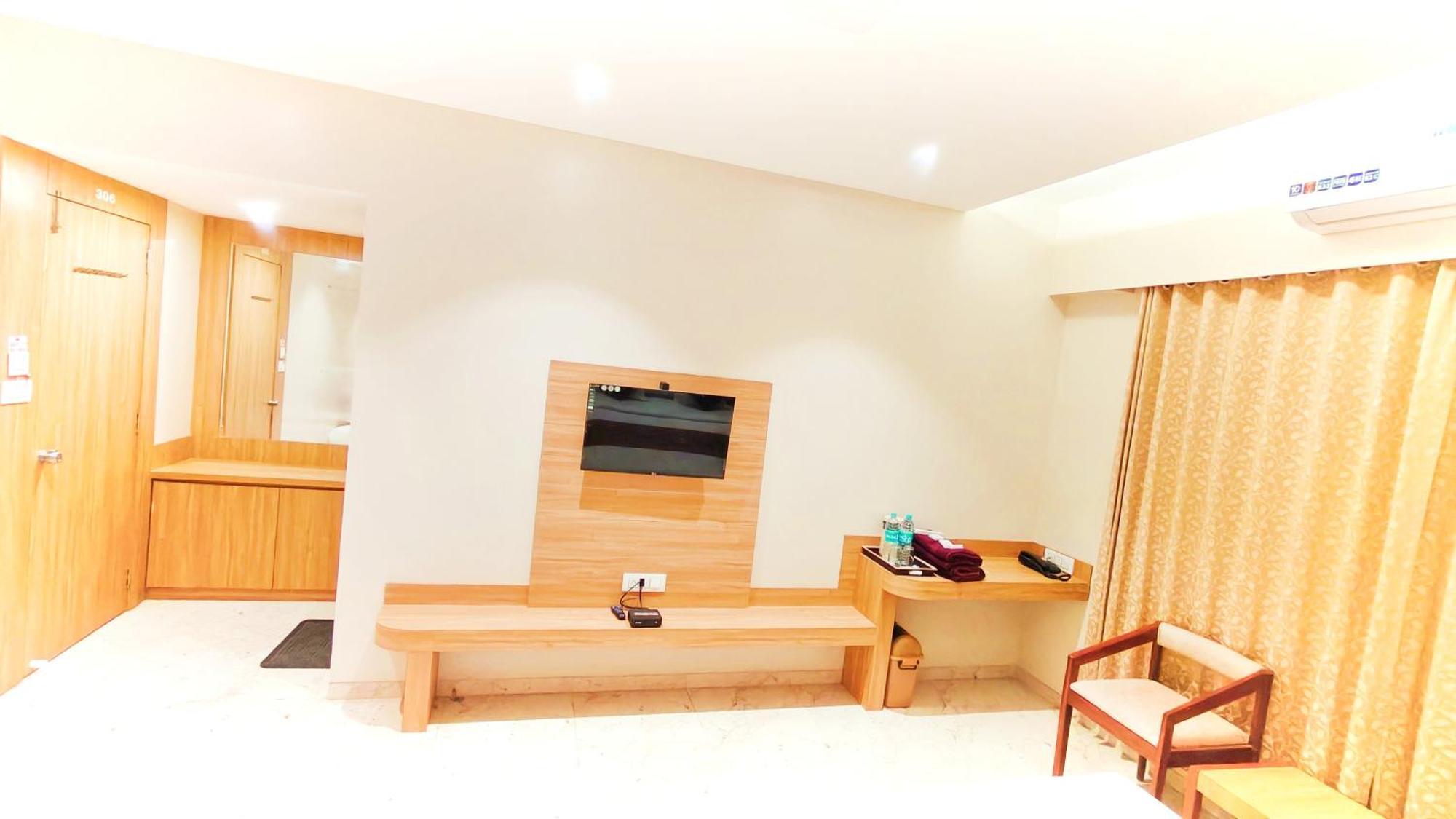 Deluxe Double Room 300 meter from Temple