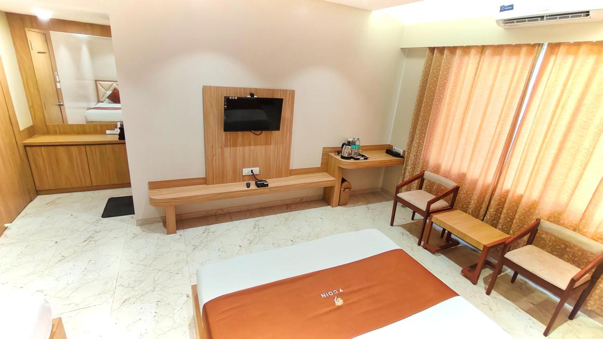 Deluxe Double Room 300 meter from Temple