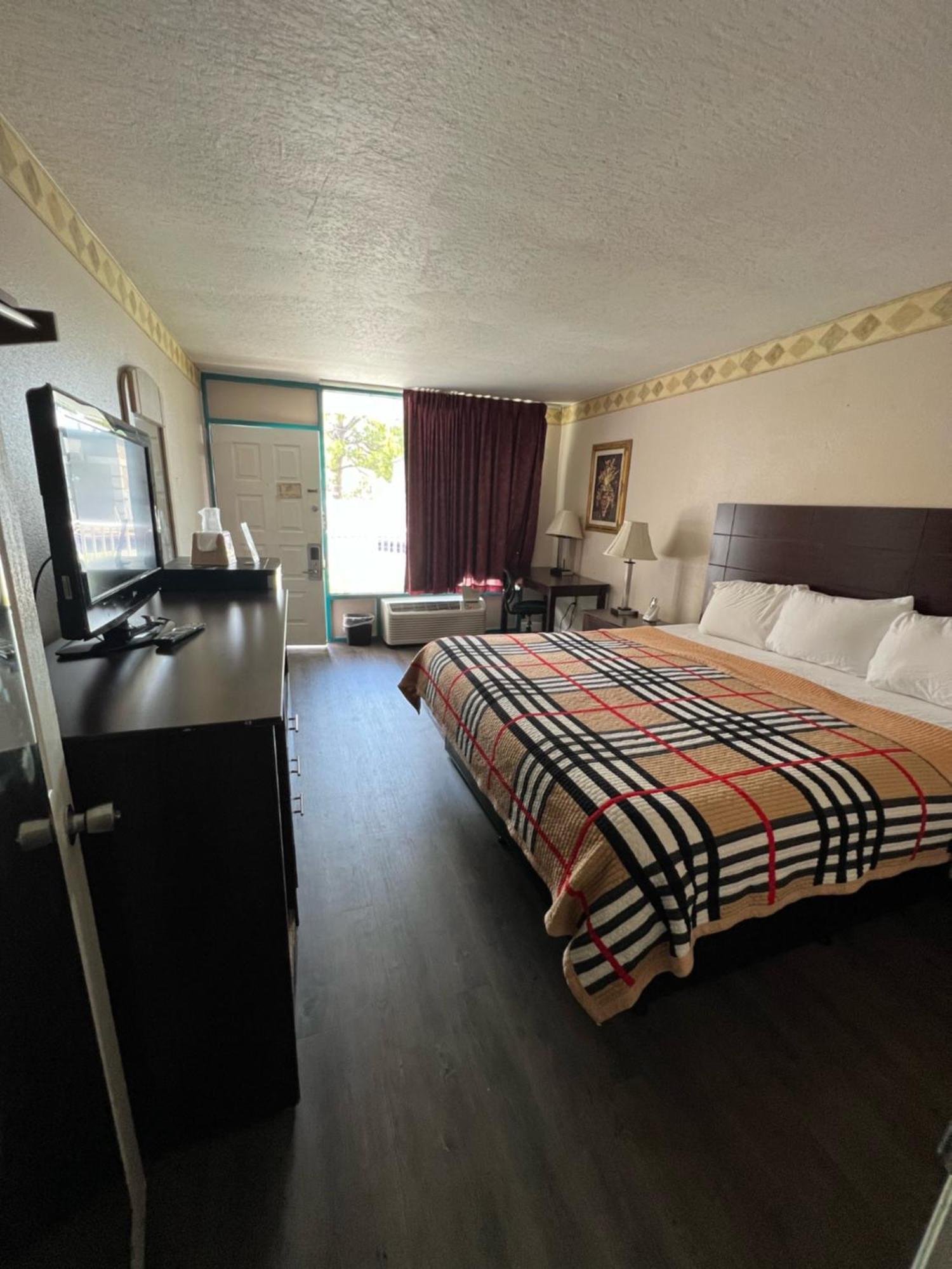 King Room - Accessible/Non-Smoking,1554271009:JPEG