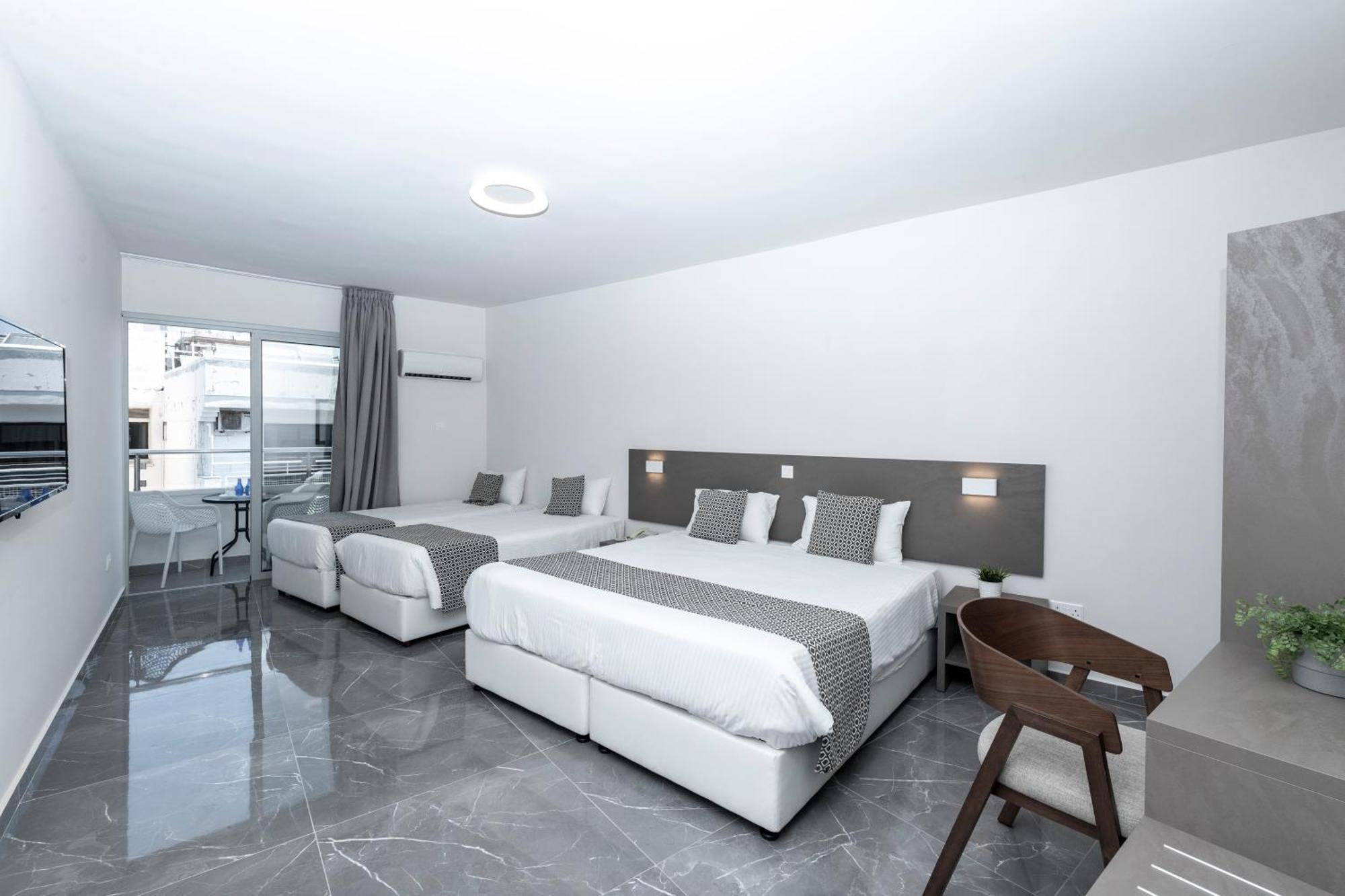 Deluxe Family Suite