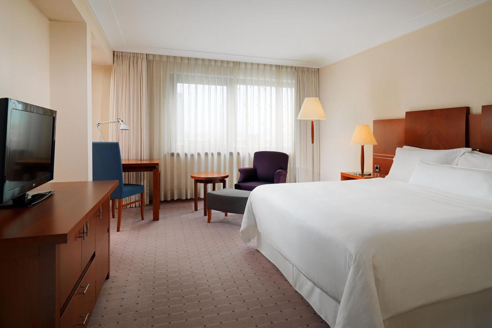 Deluxe King Non Smoking, Guest room, 1 King, City view,1706172628:JPEG