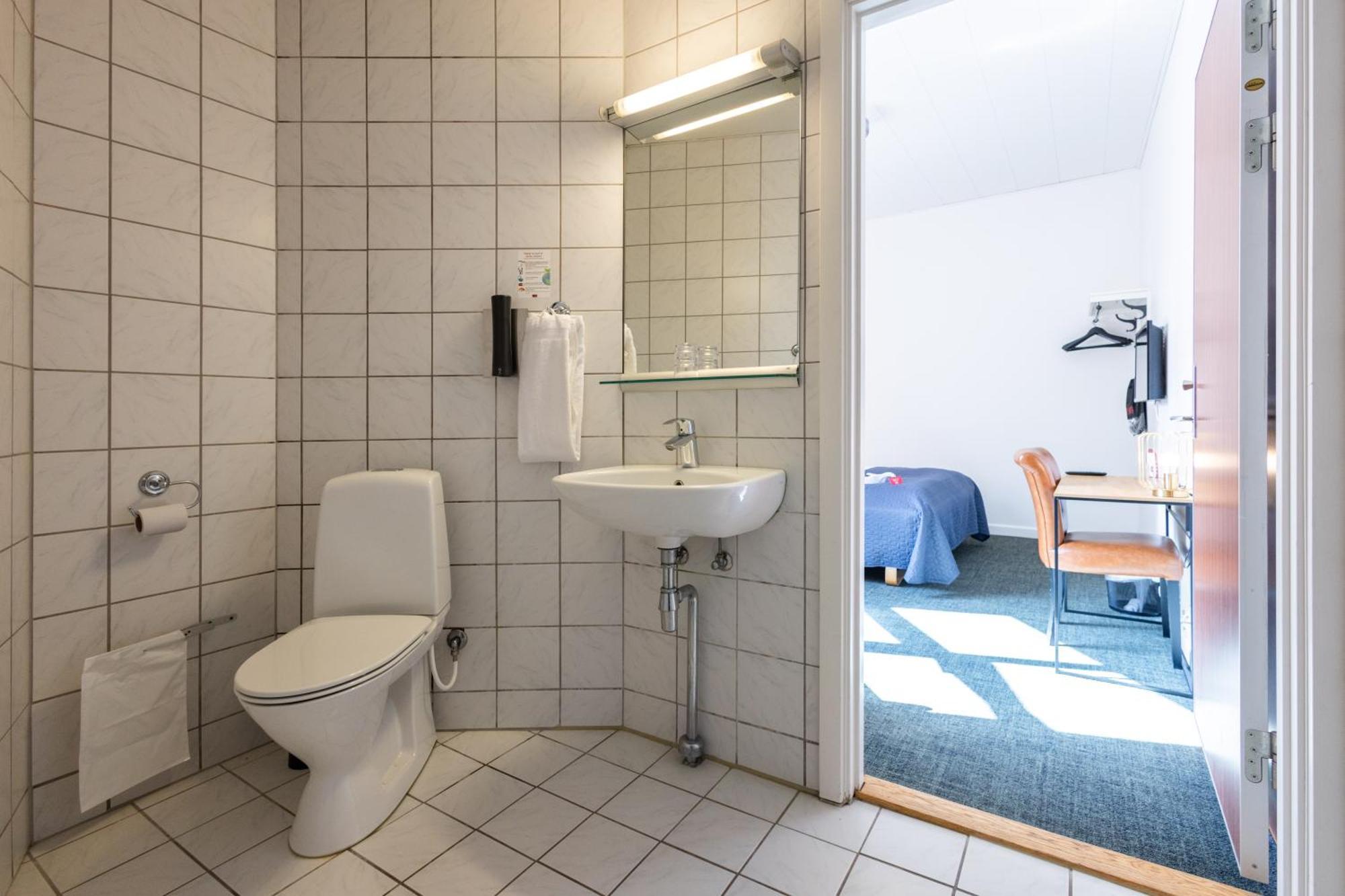 Small Double Room,1559636185:JPEG