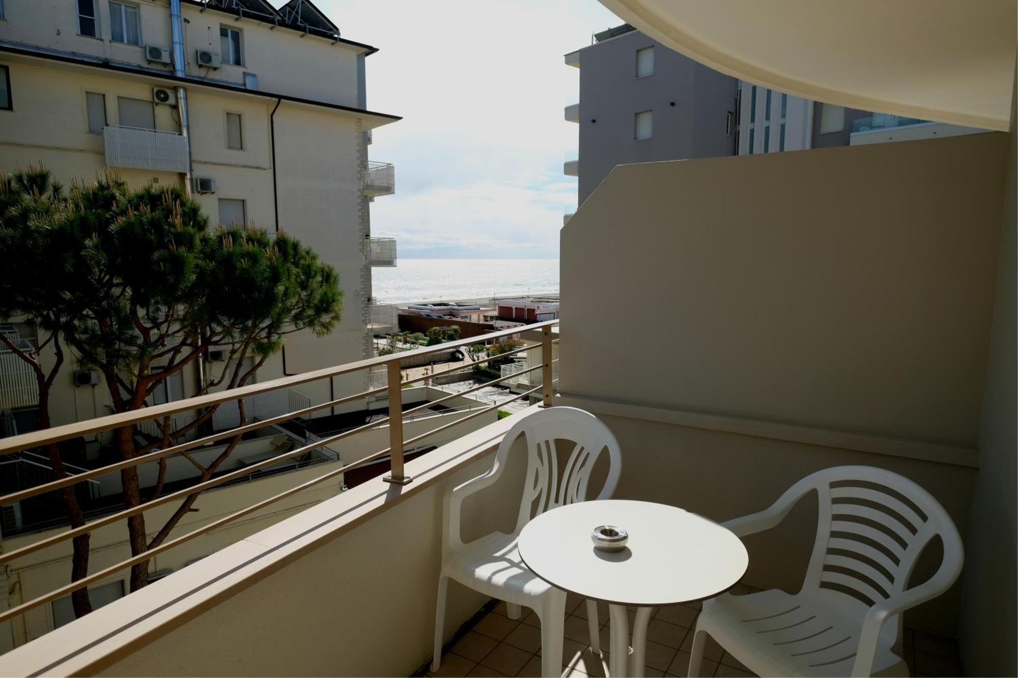 Classic Double or Twin Room Partial Sea View