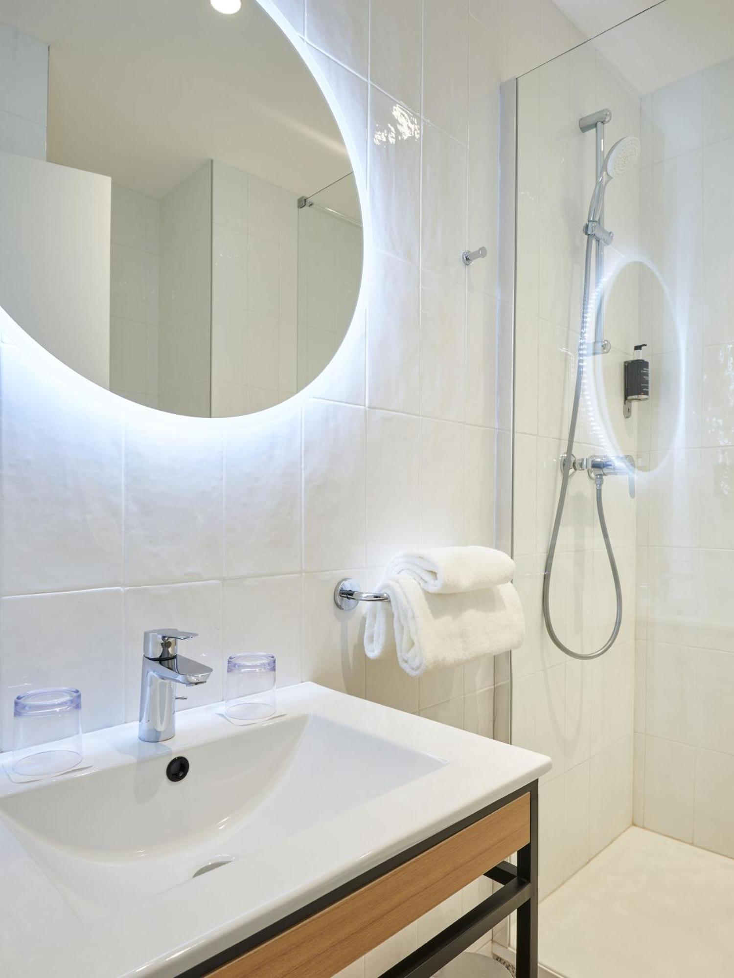 Twin Room,1576688606:JPEG