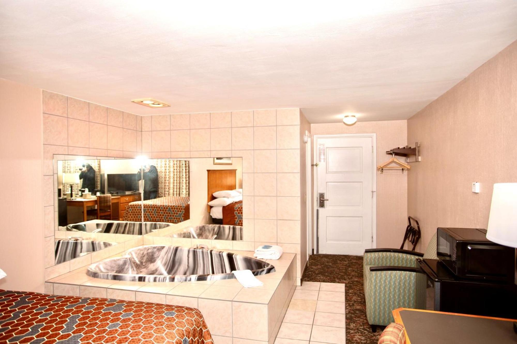King Room Spa Bath Smoking