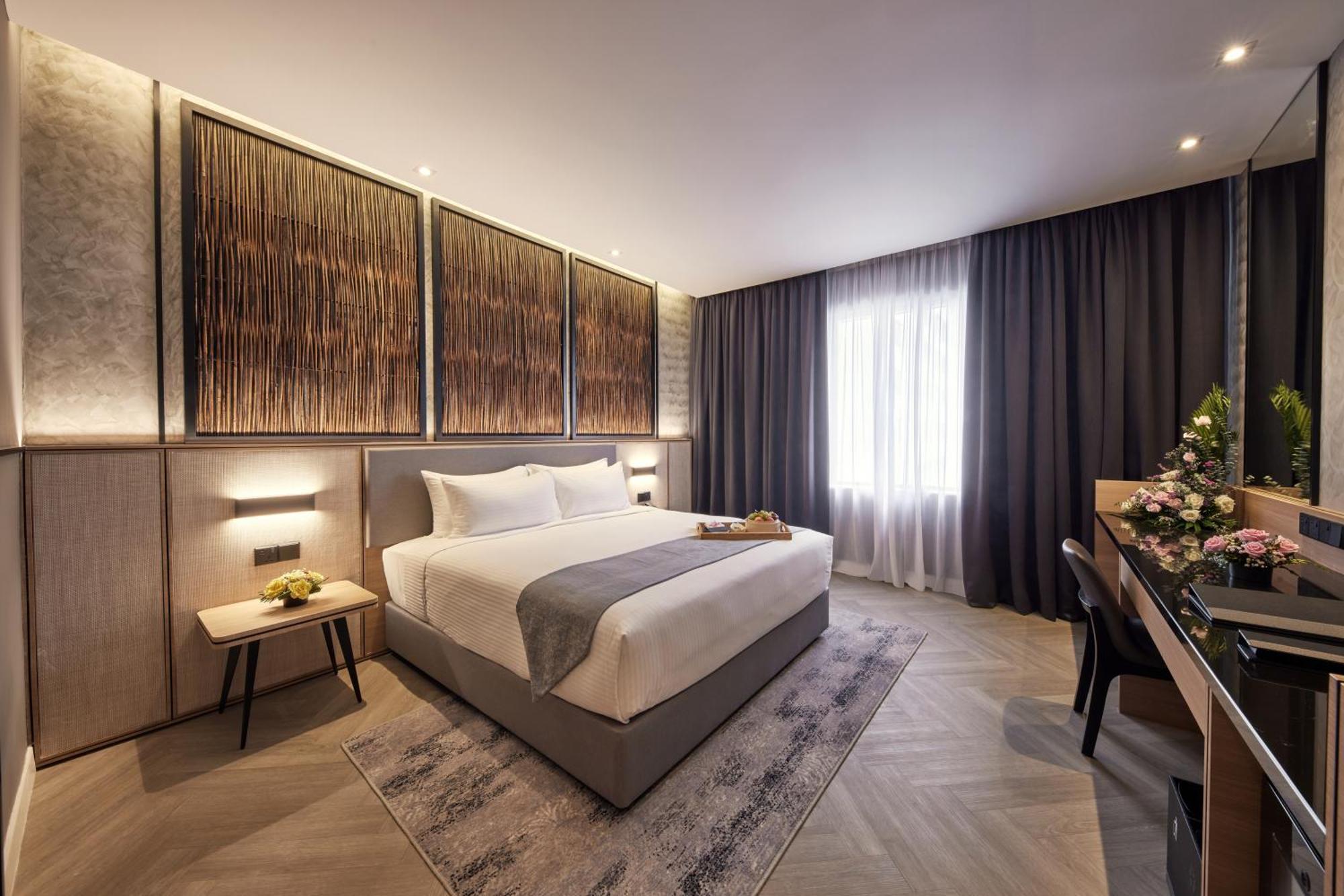Deluxe King Bed with Breakfast