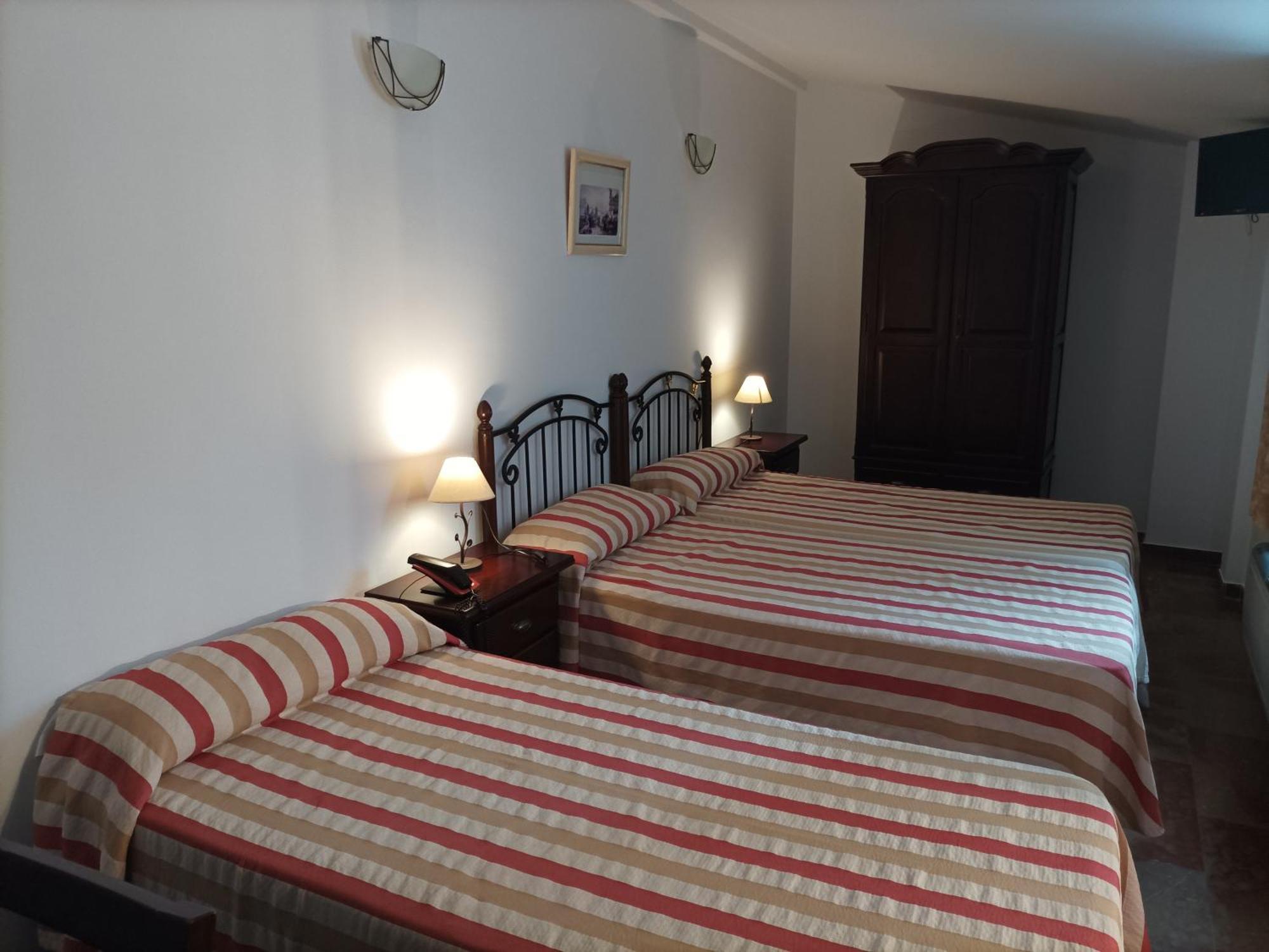 Triple Room,1565204839:JPEG