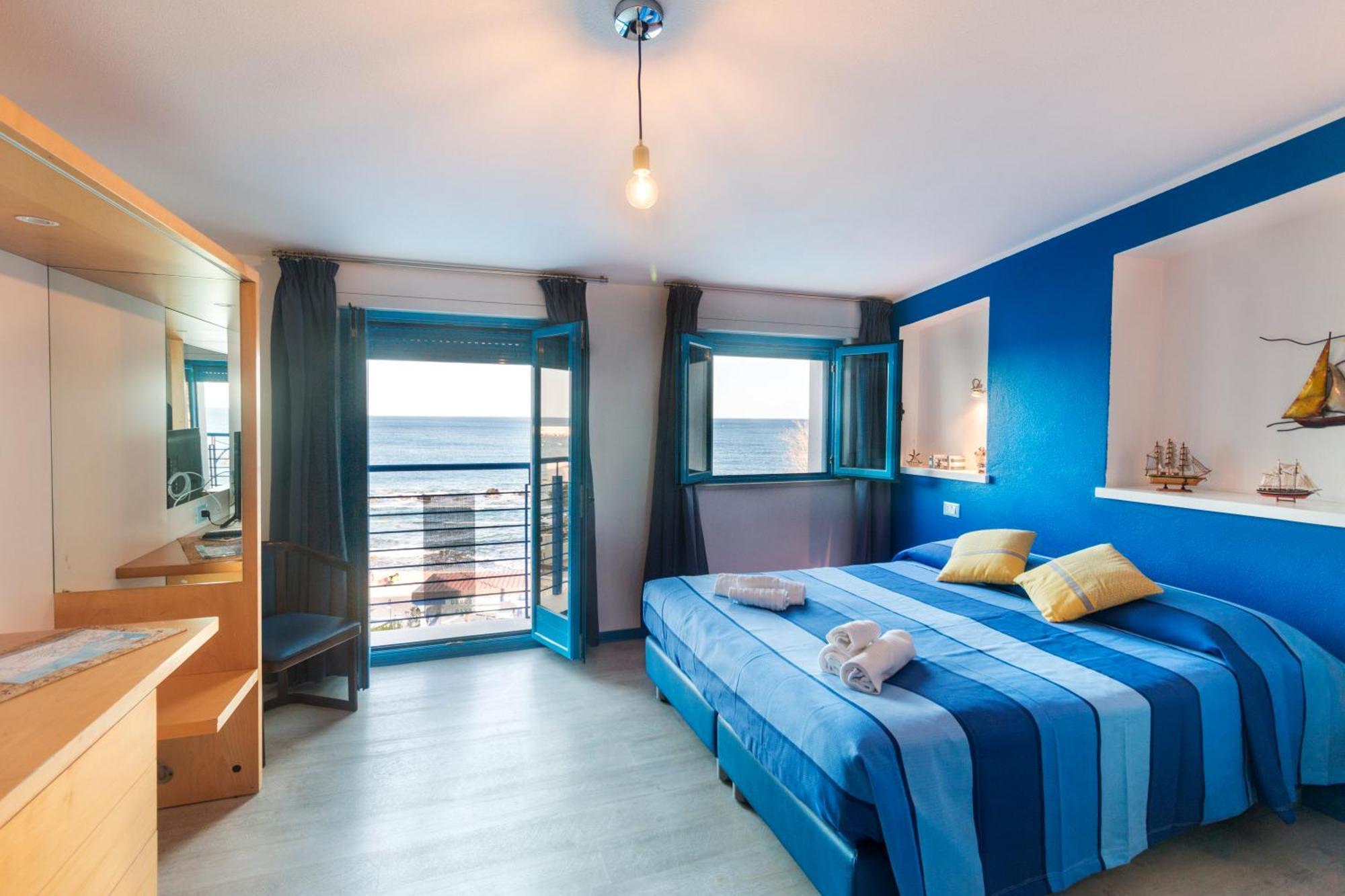 Double or Twin Room Sea View