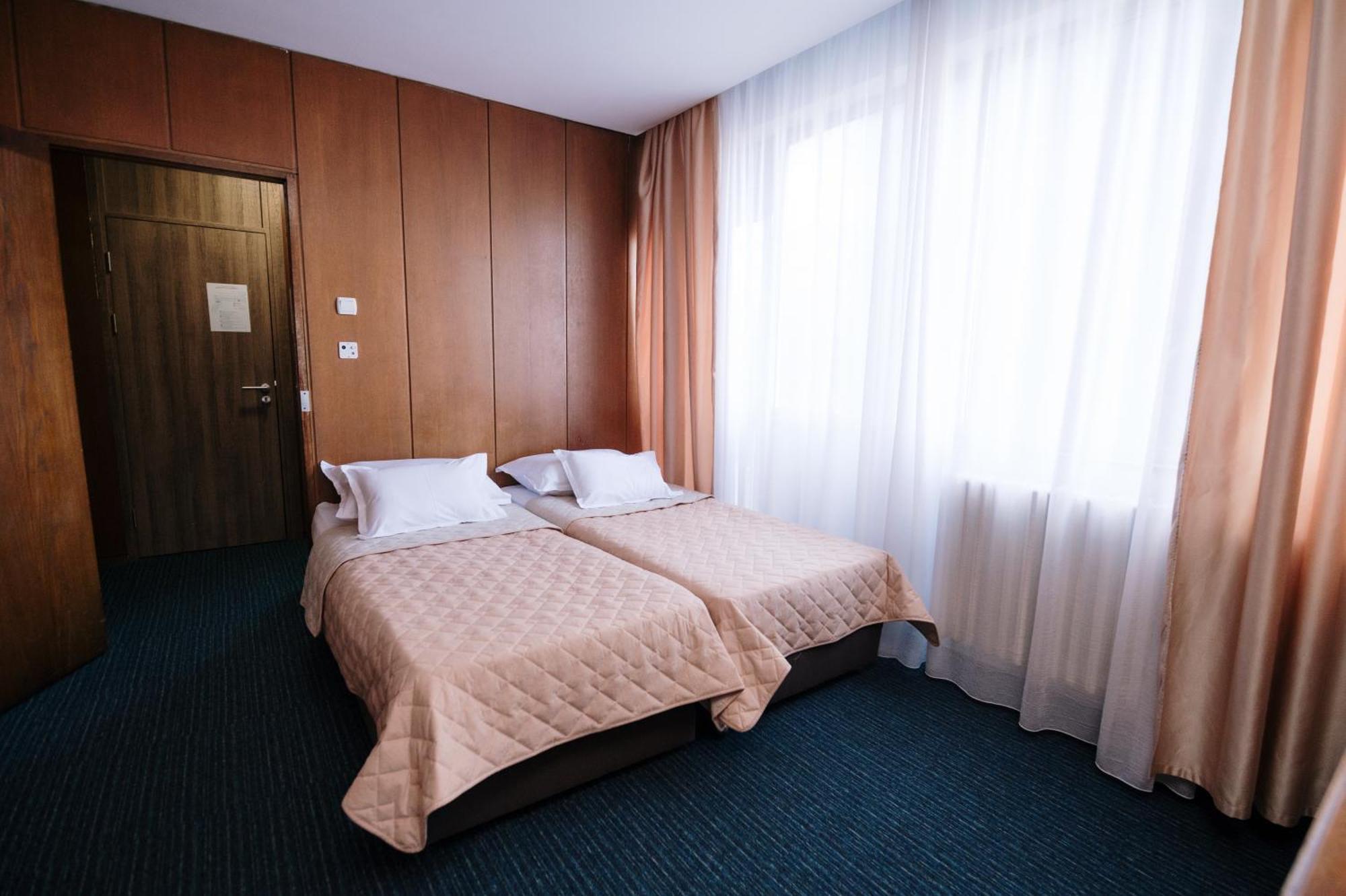 Quintuple Room