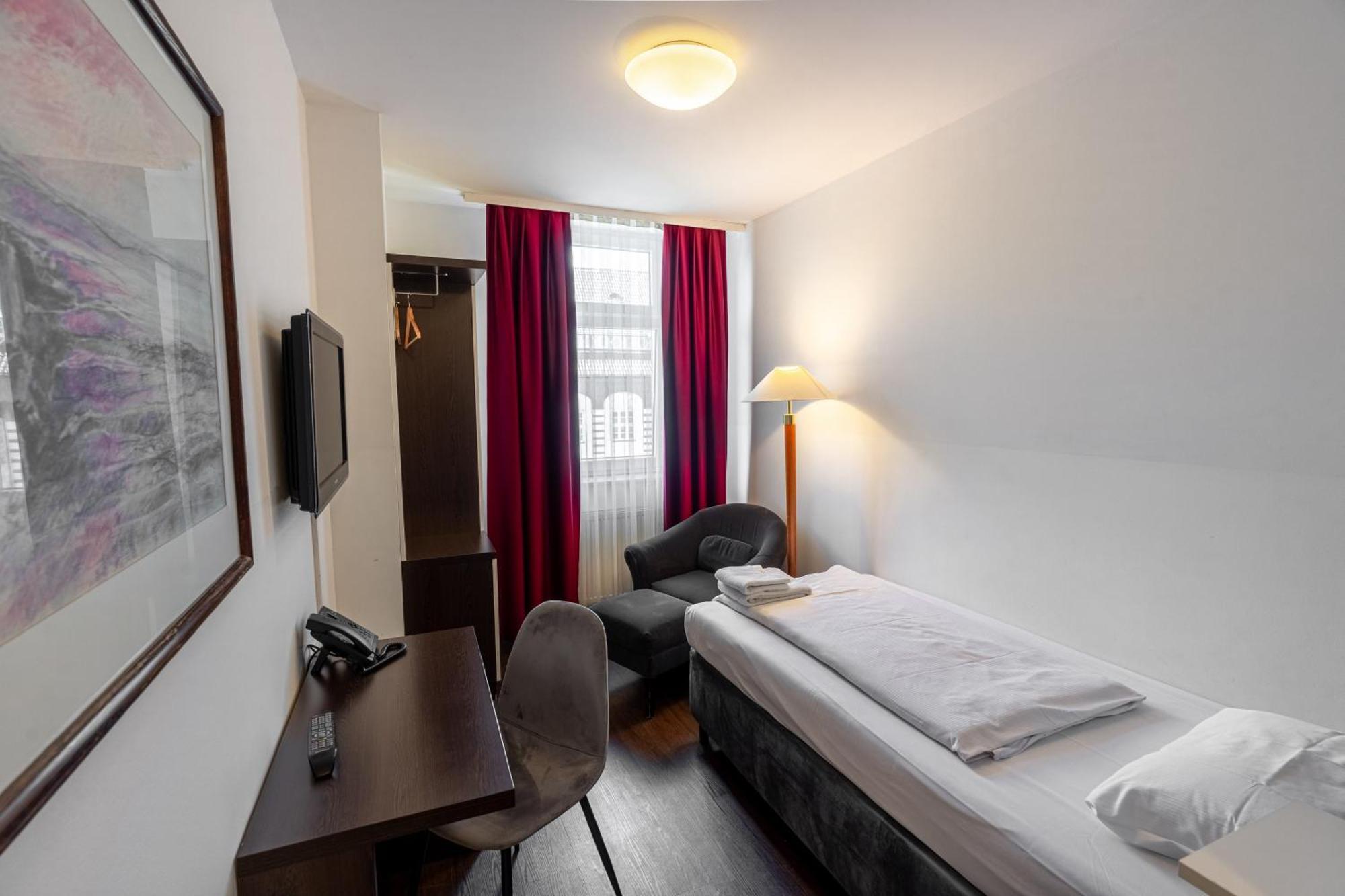 Single Room,1276767085:JPEG