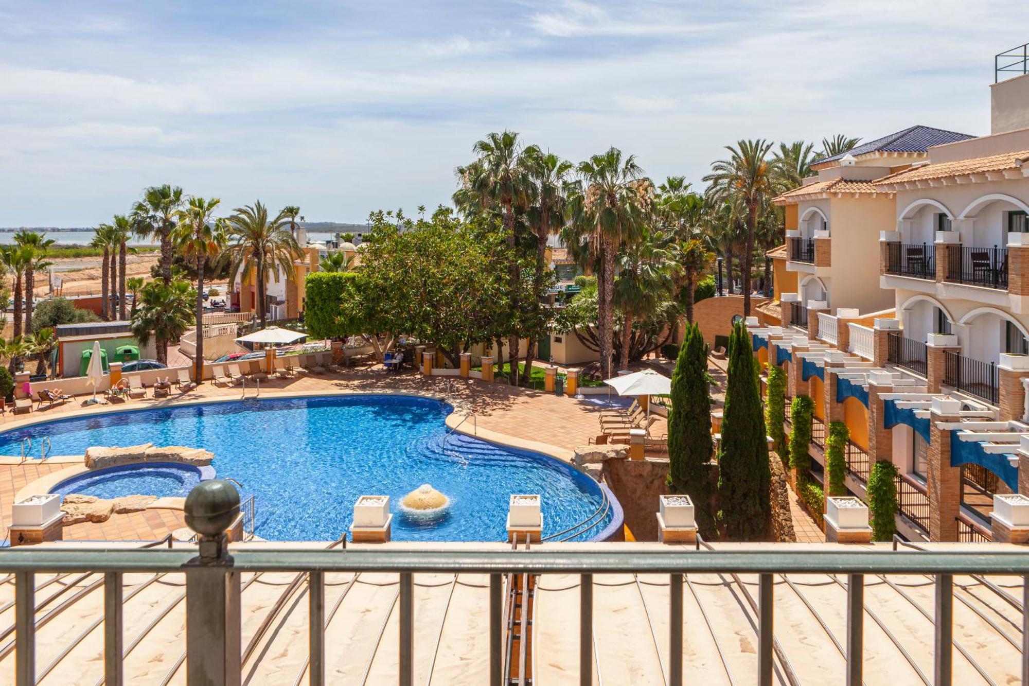Chambre Lits Jumeaux - Vue sur Piscine