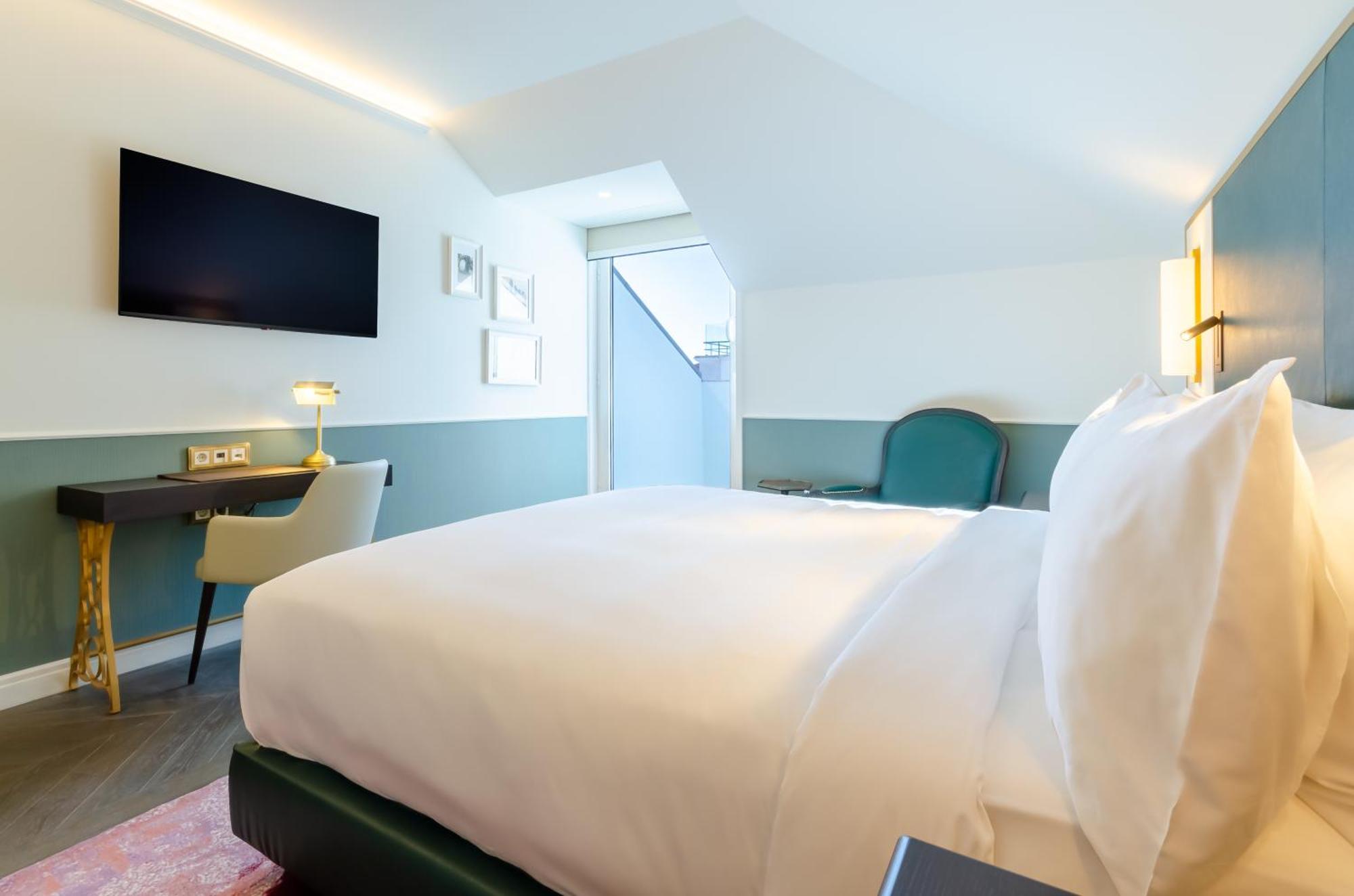 Deluxe King Room Balcony