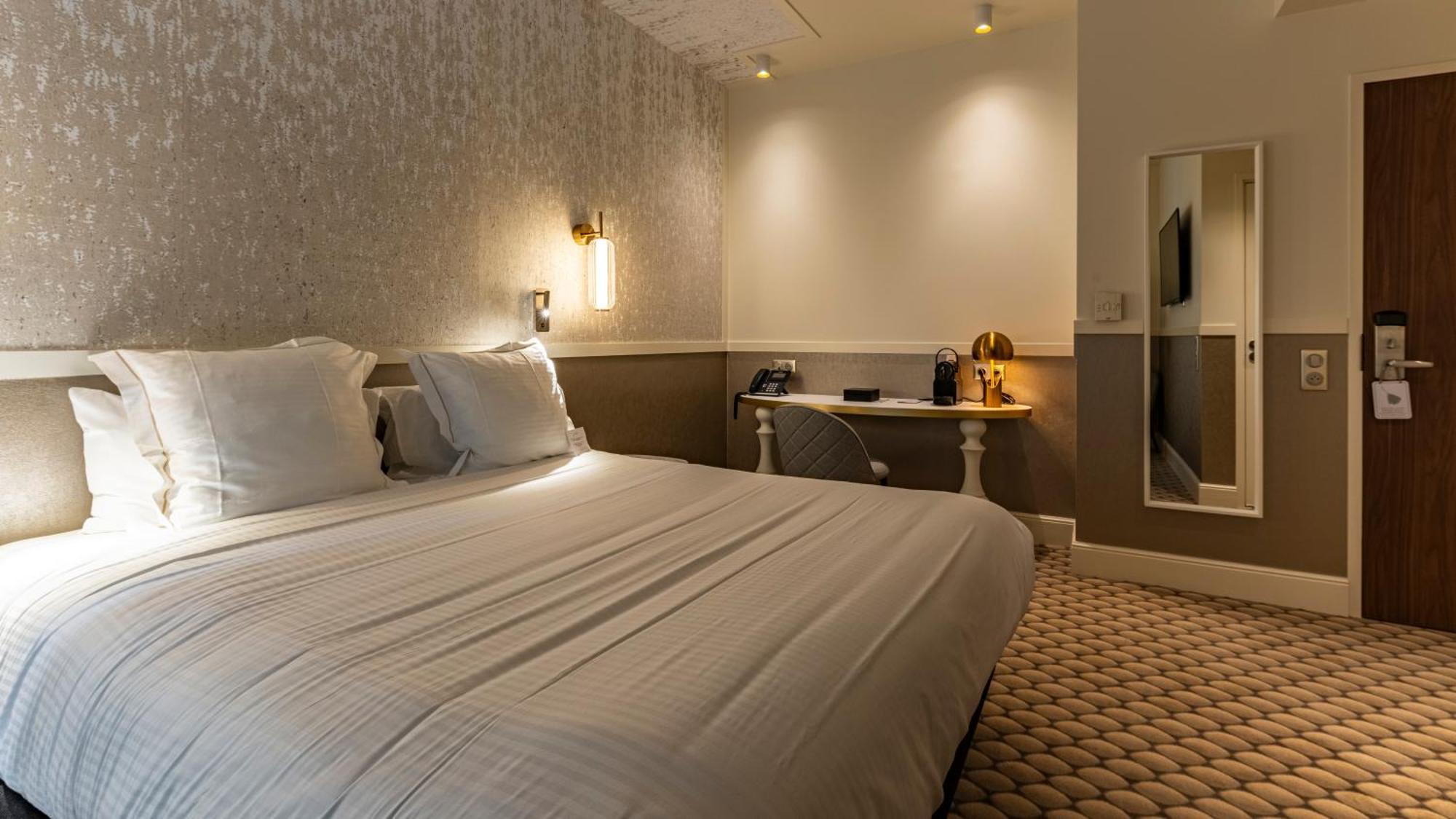 Intimist Room