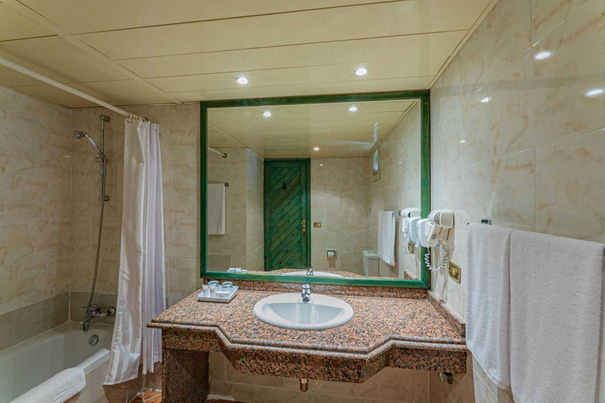 Azur Lagoon Room