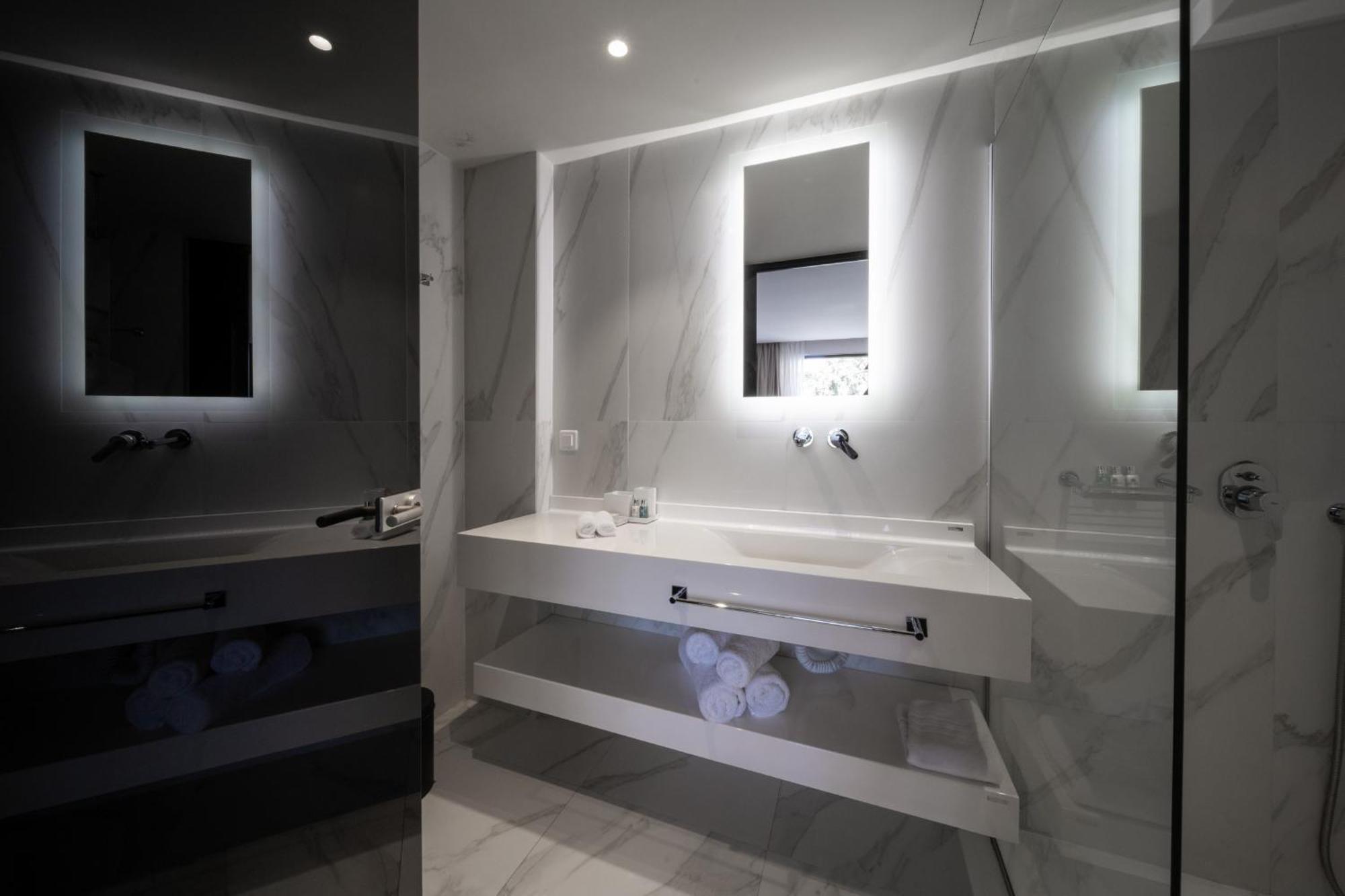 Top Floor Open Plan Suite