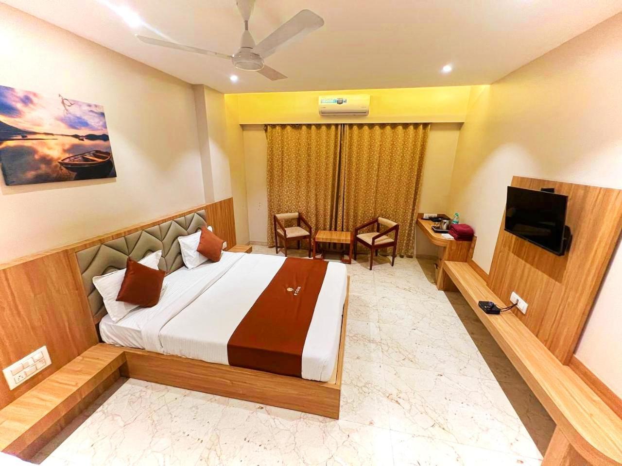 Deluxe Double Room 300 meter from Temple