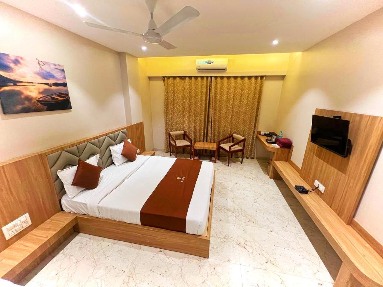 Deluxe Double Room 300 meter from Temple