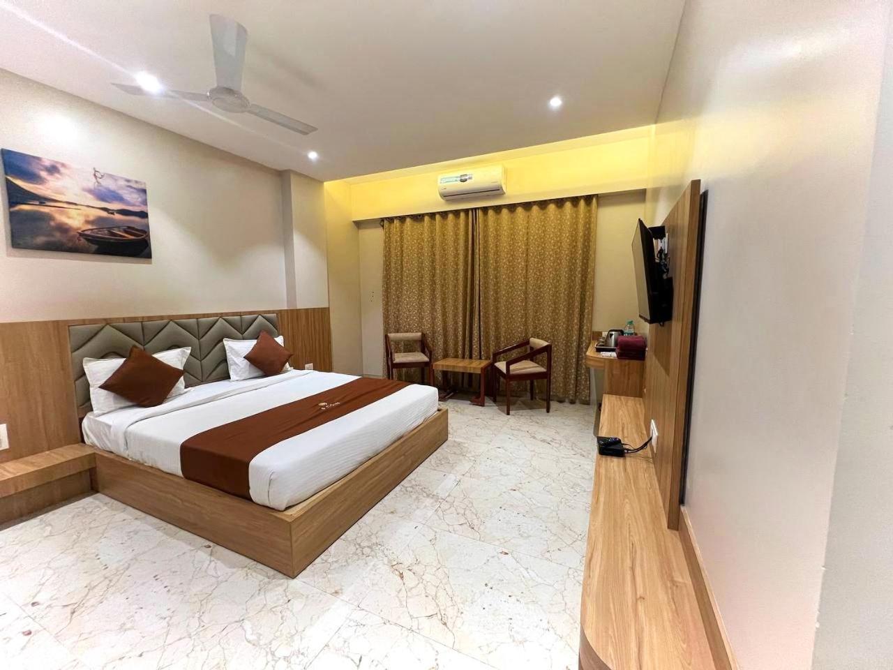 Deluxe Double Room 300 meter from Temple