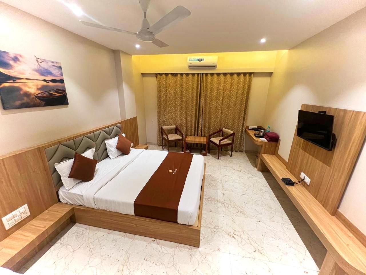 Deluxe Double Room 300 meter from Temple