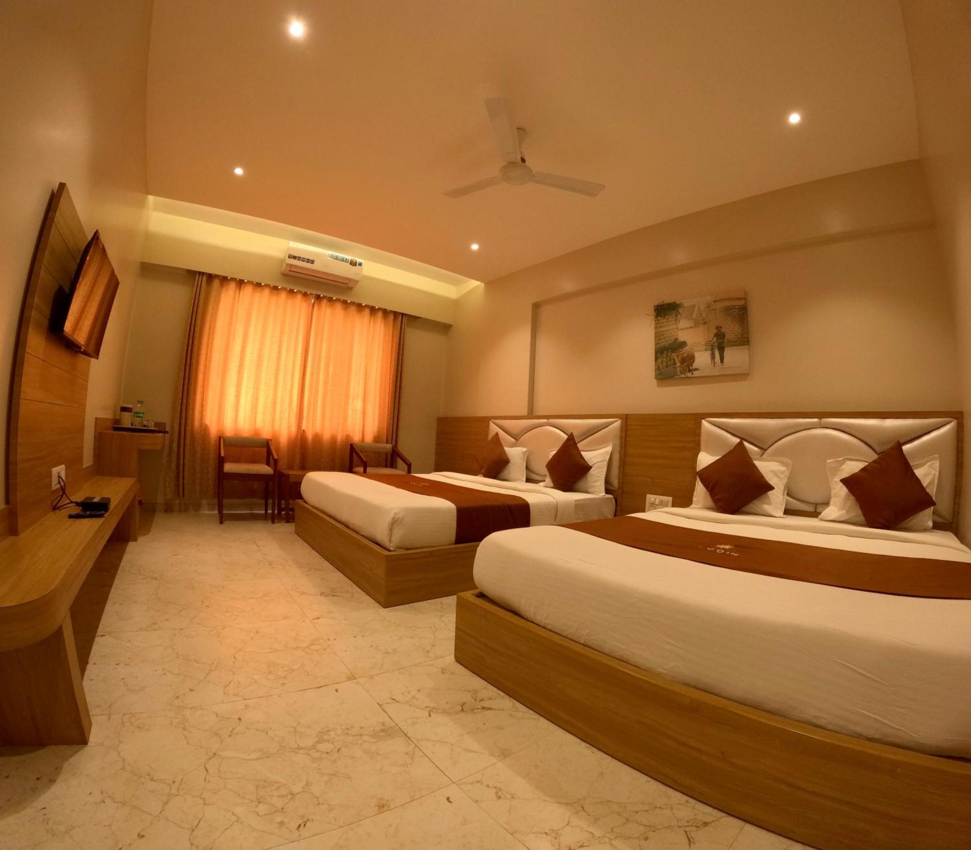 Deluxe Family Room 300 meter from Temple