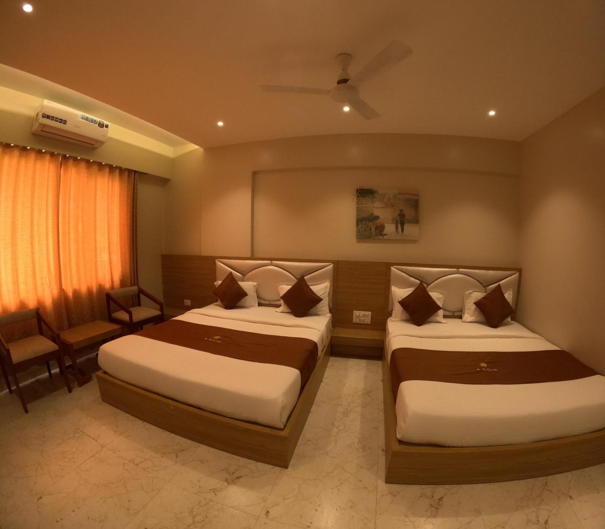Deluxe Family Room 300 meter from Temple