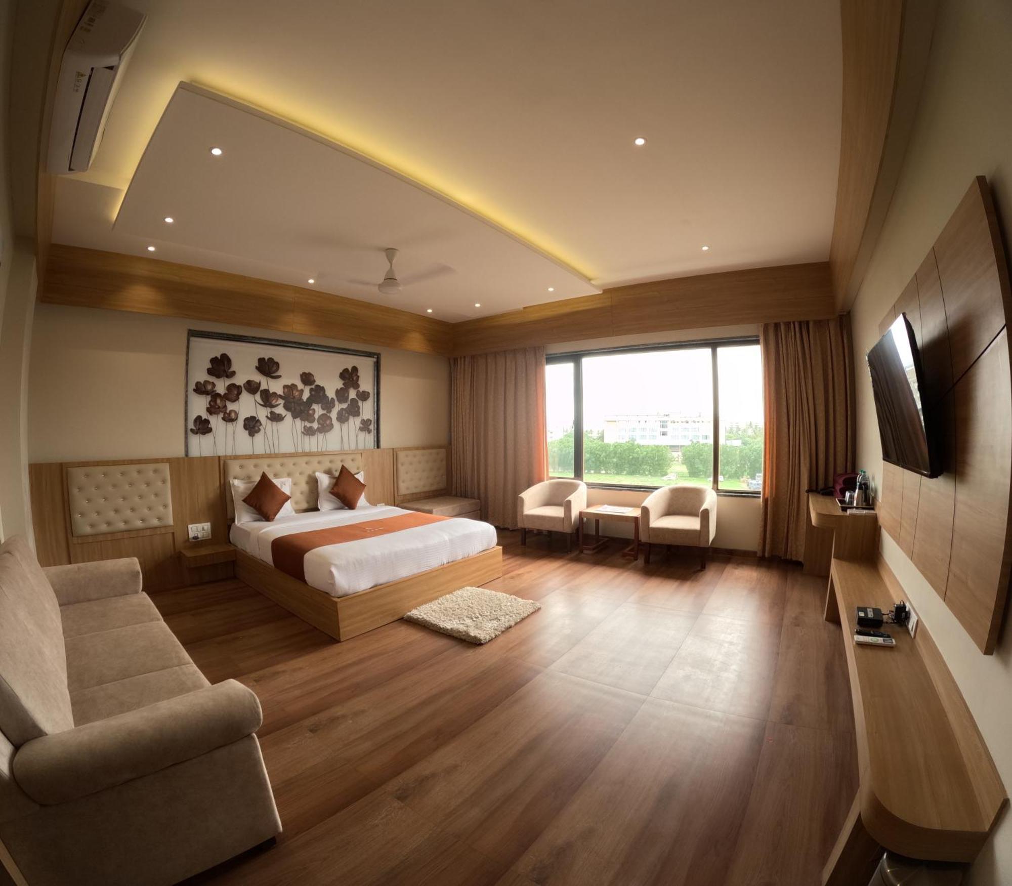 Executive Suite 300 meter from Temple