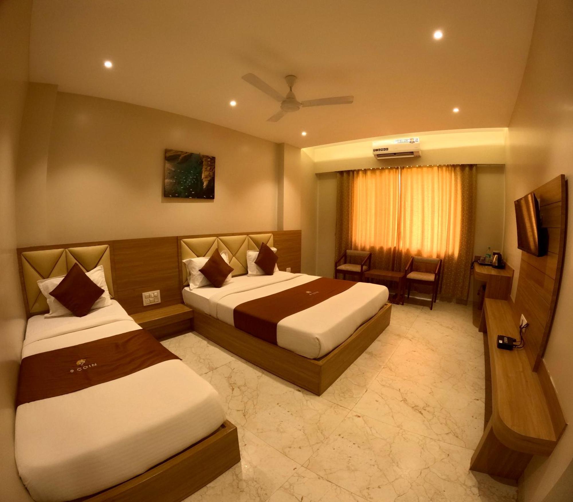 Deluxe Triple Room 300 meter from Temple
