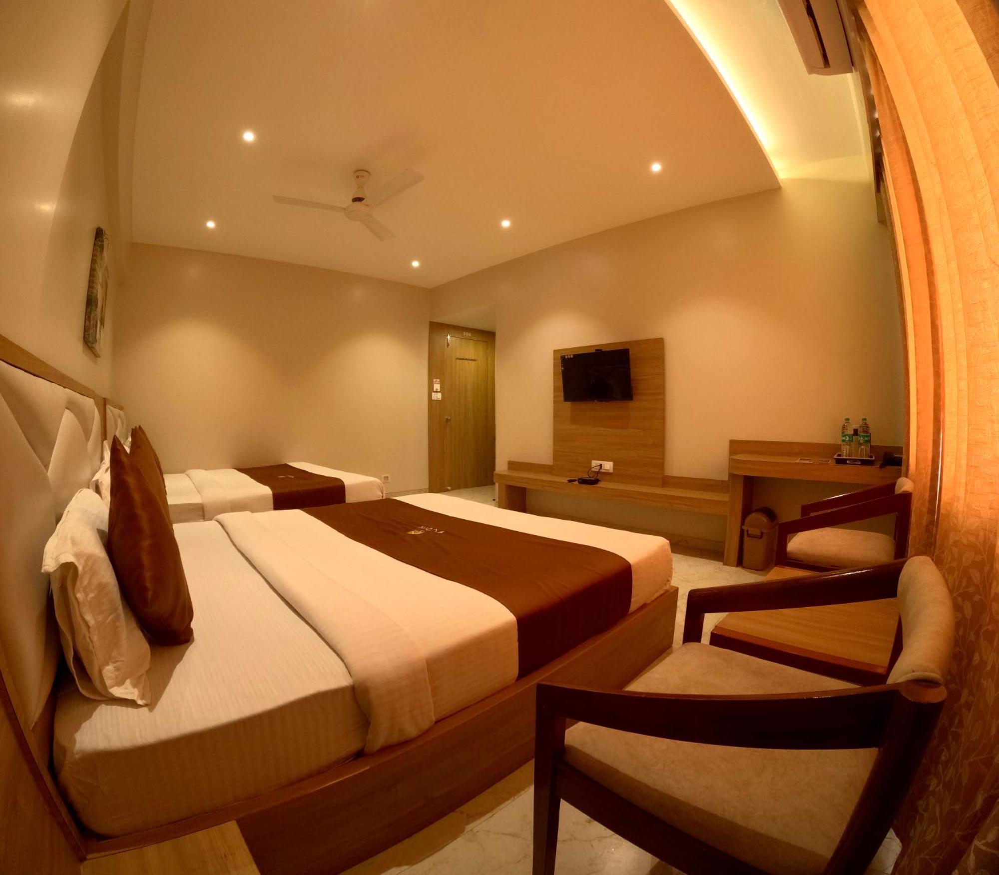 Deluxe Triple Room 300 meter from Temple