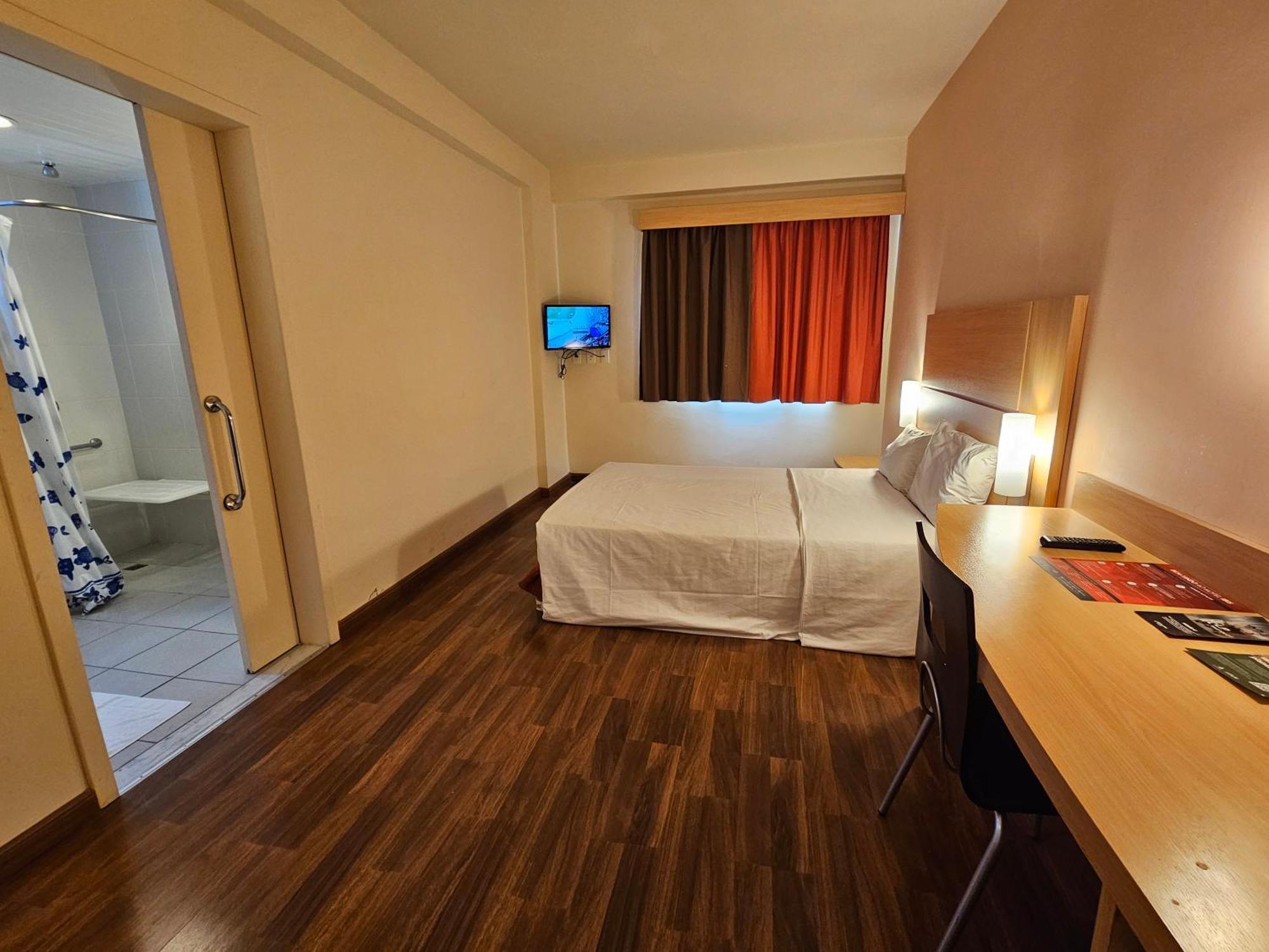 Standard Adapted Room double bed