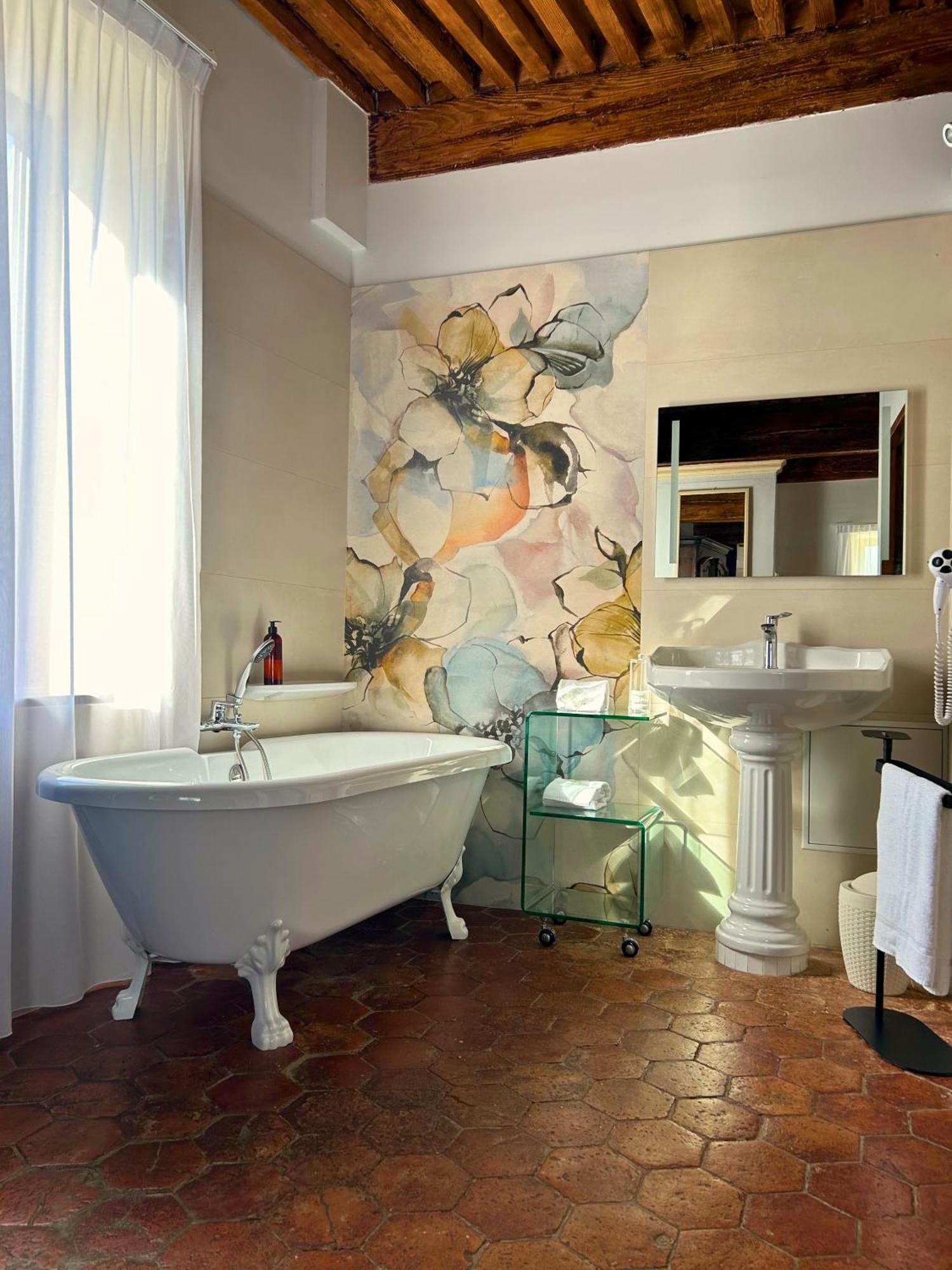 Deluxe Double Room Bath