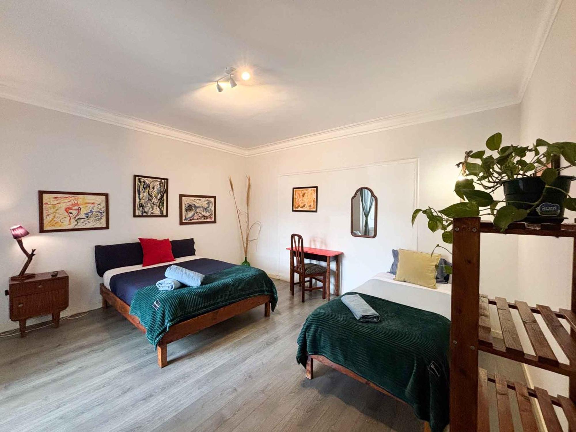 Quarto Triplo com Casa de Banho Partilhada