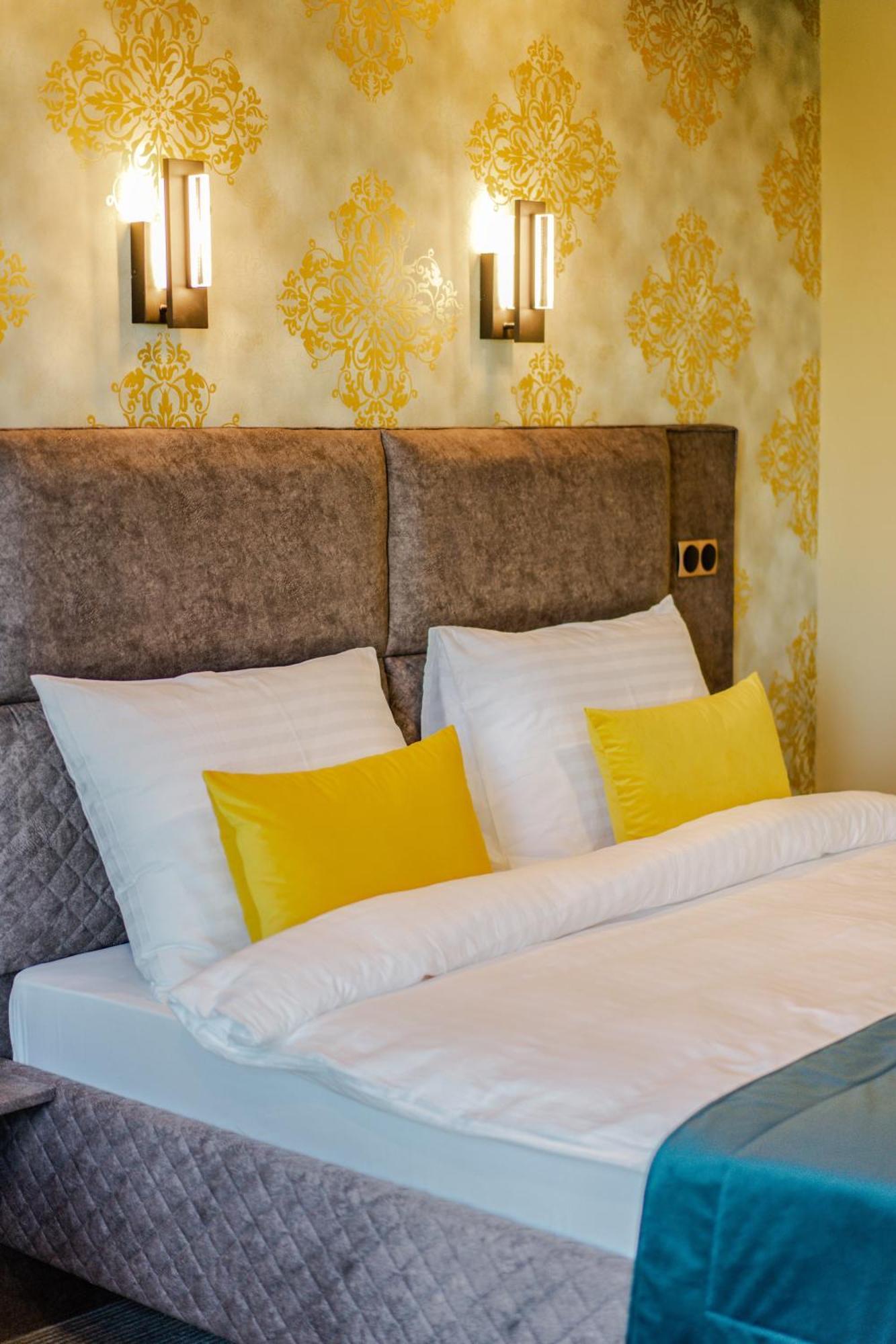 Double Room with Balcony (2 Adults + 1 Child),1623750135:JPEG