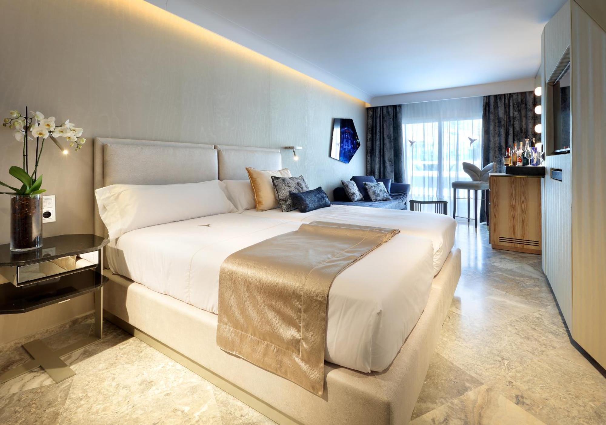 Superior Zimmer mit Blick auf die Bühne – Zugang zum Ushuaia Club inklusive