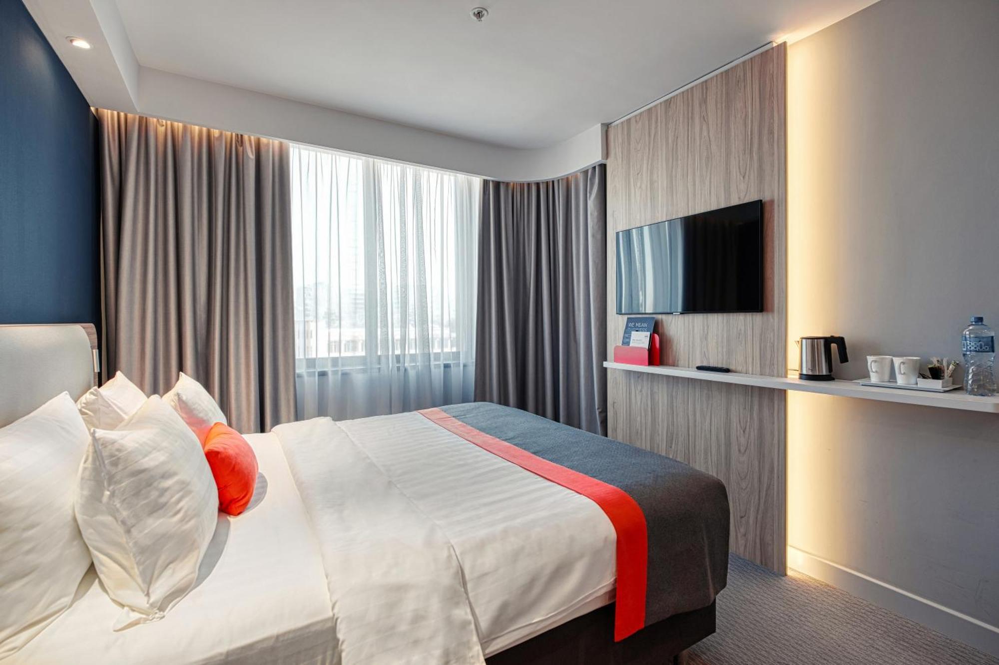 Standard Queen Room