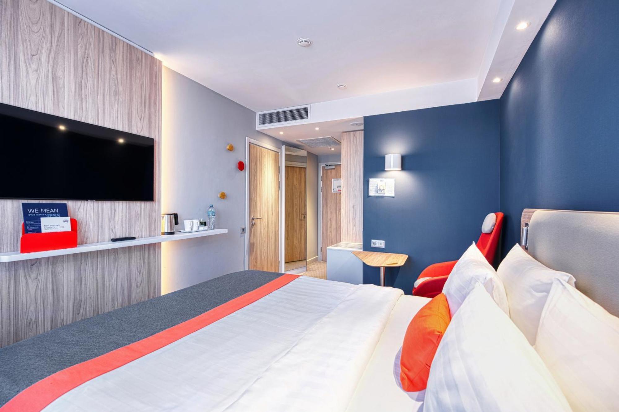Standard Queen Room