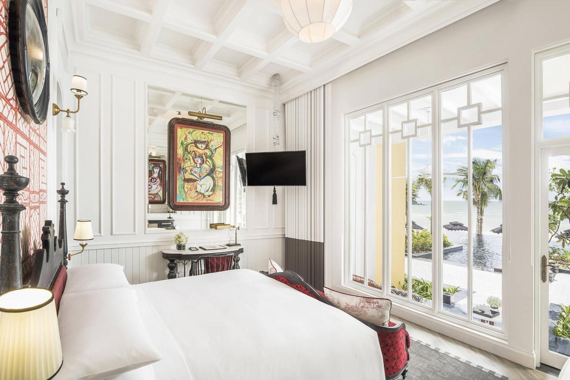 Emerald Bay Room 1 King Bed Ocean View Balcony