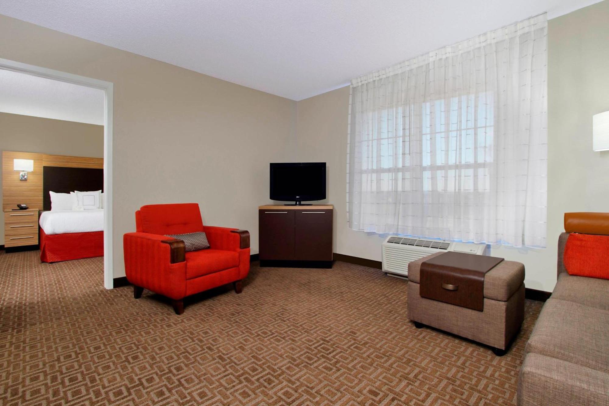 One-Bedroom Queen Suite