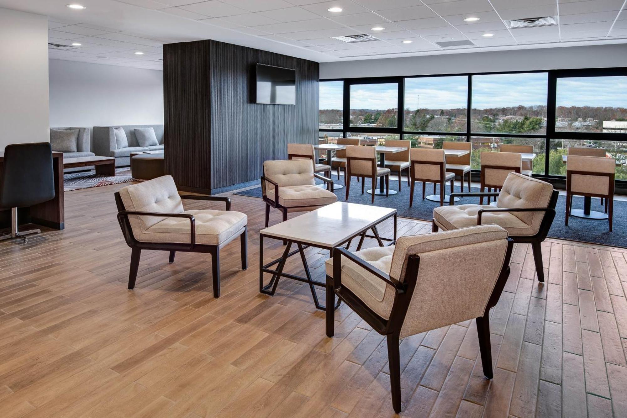 Club King Room with Lounge Access