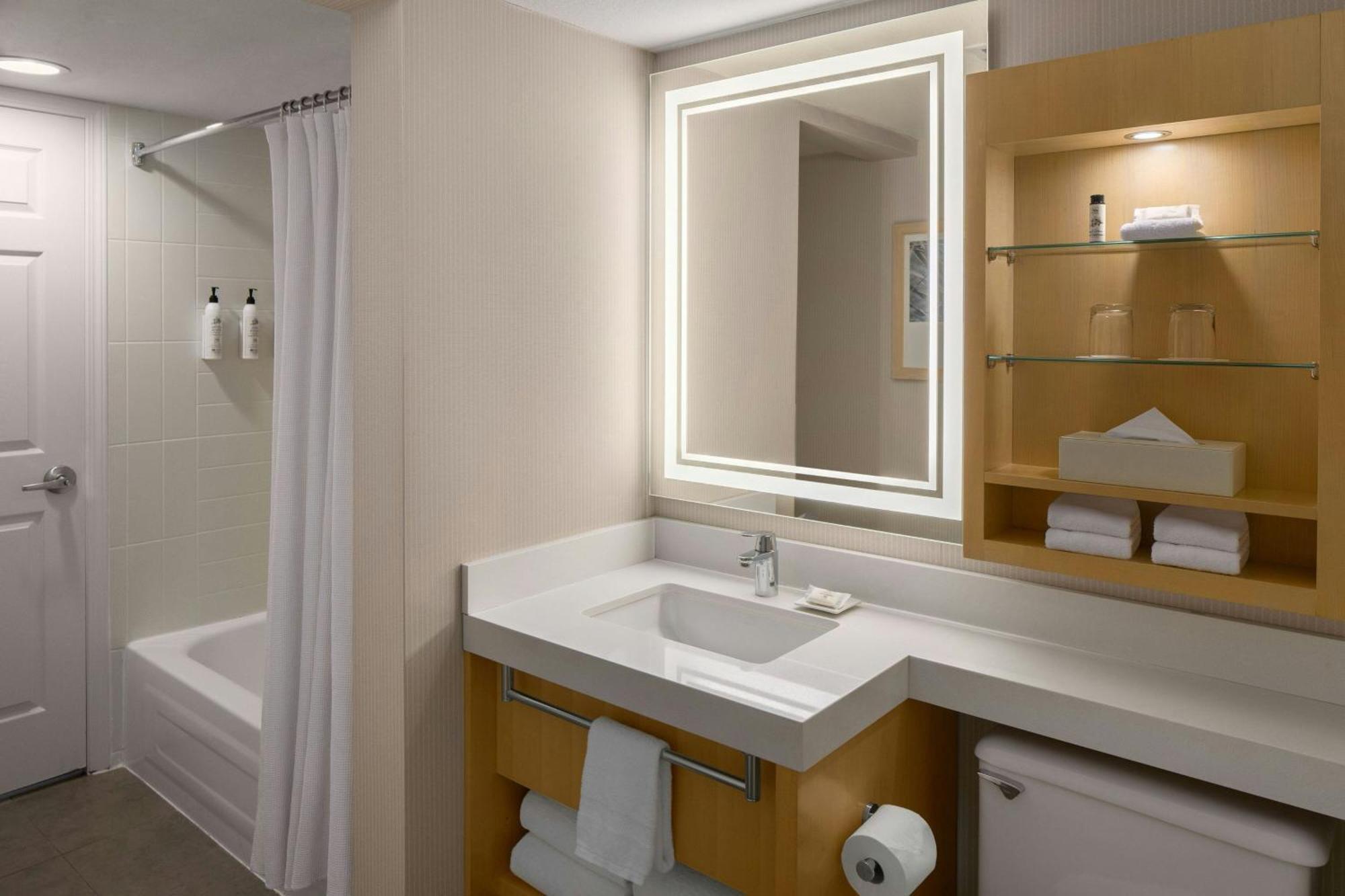 Queen Room Kitchenette