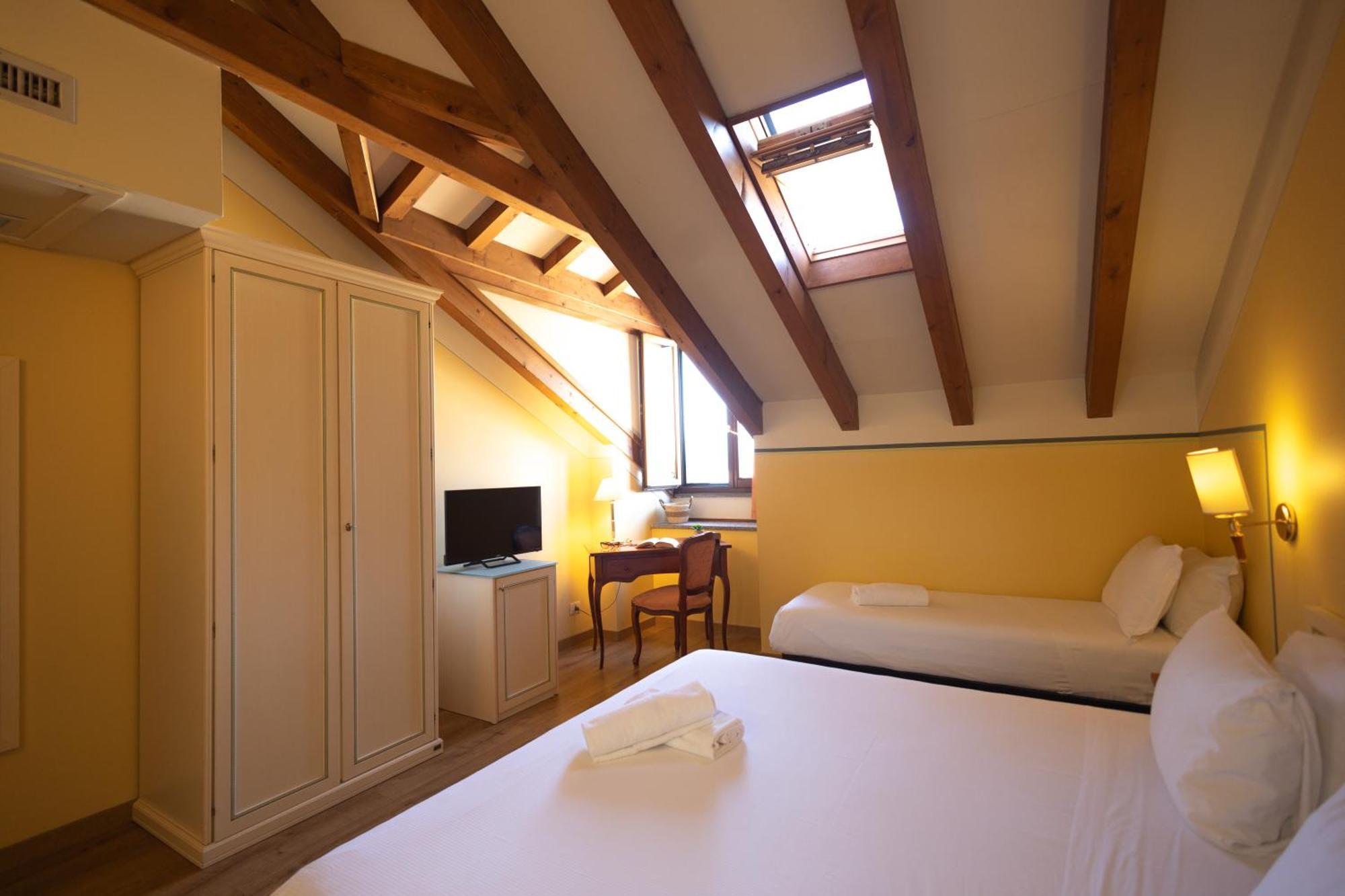 Triple Room Lake View