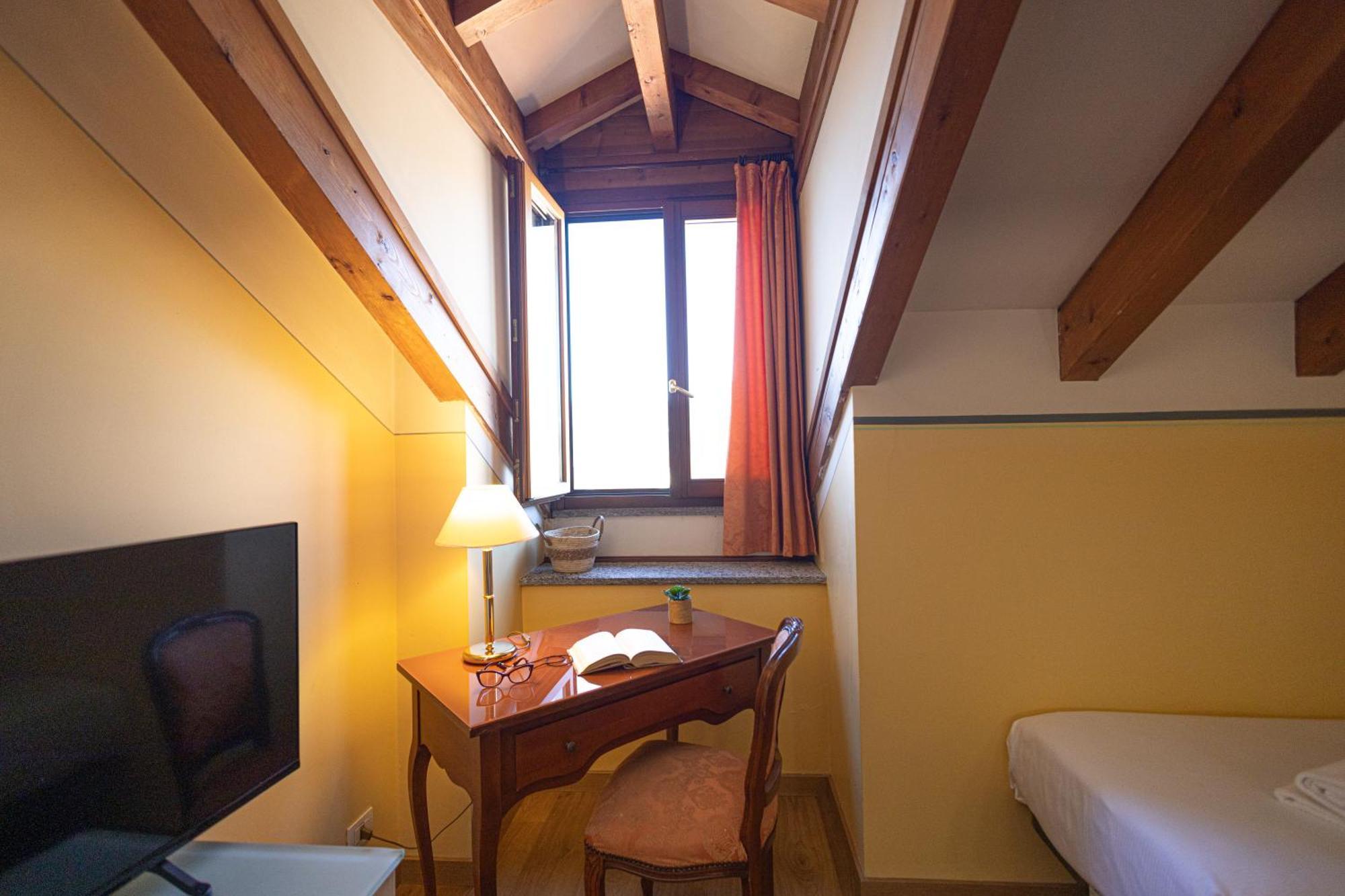 Triple Room Lake View