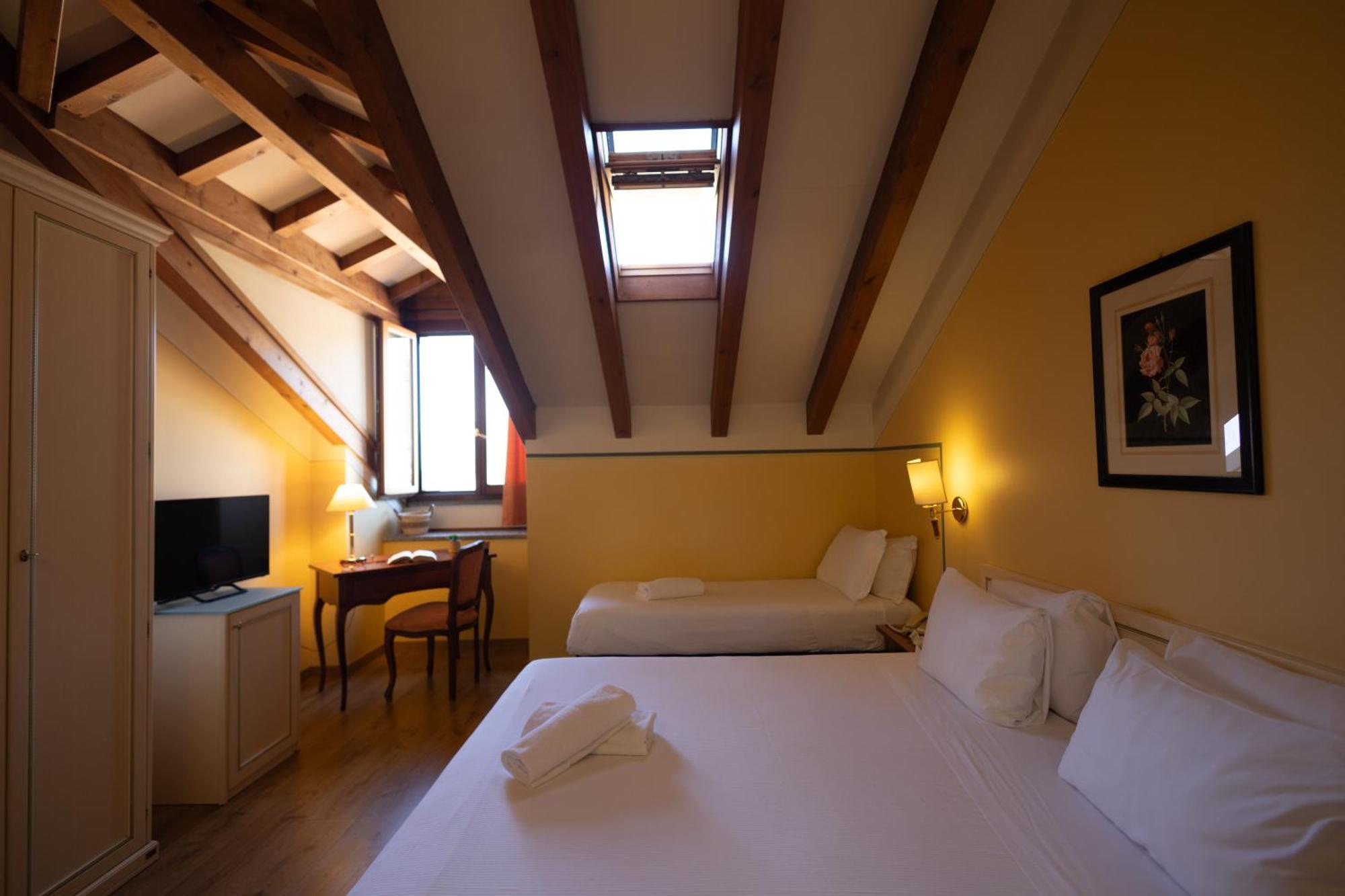 Triple Room Lake View