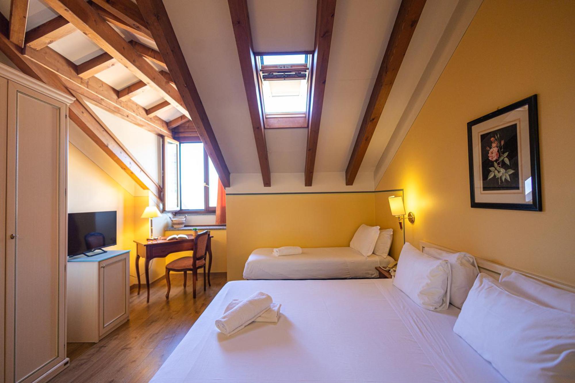 Triple Room Lake View