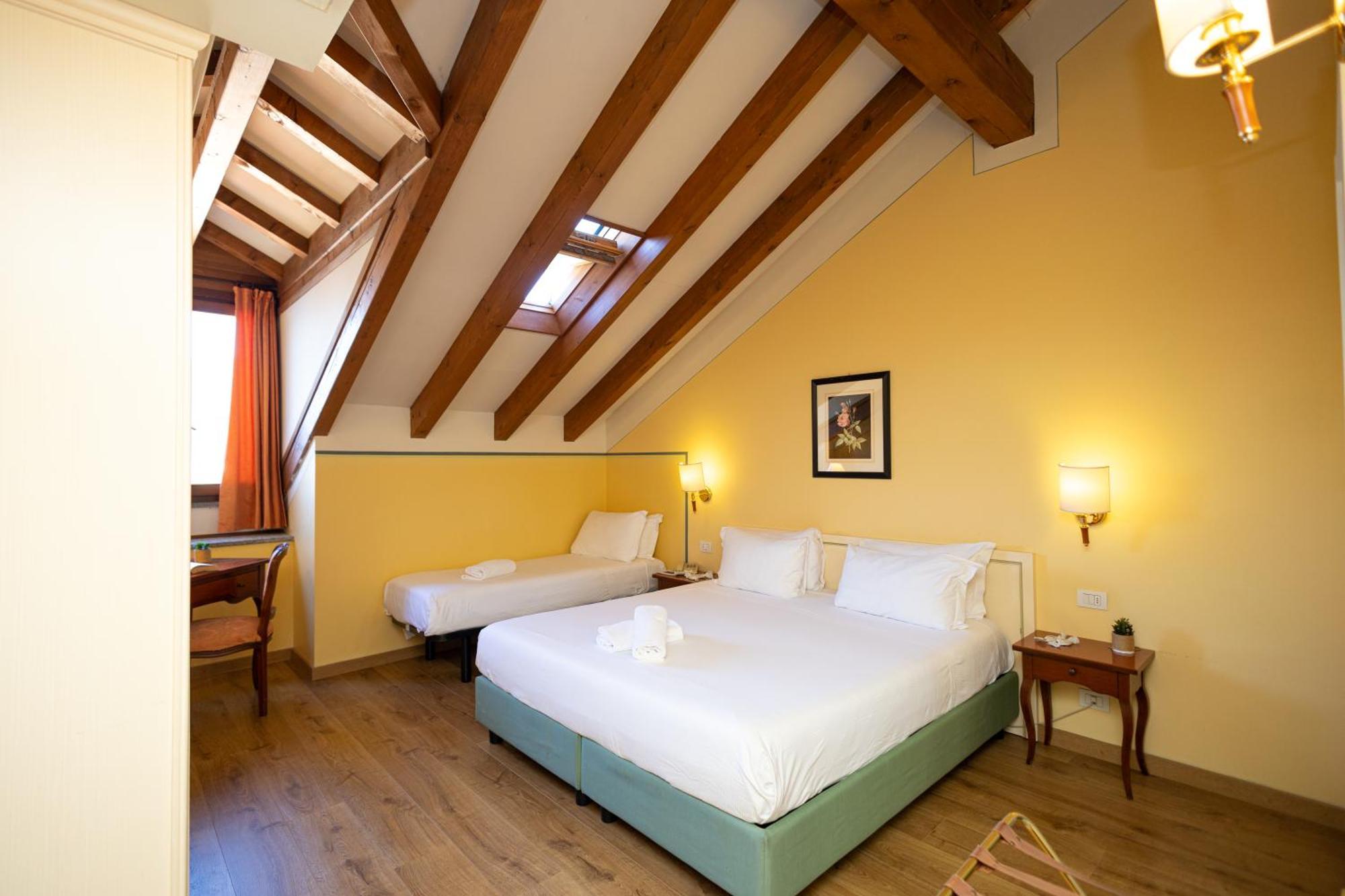Triple Room Lake View