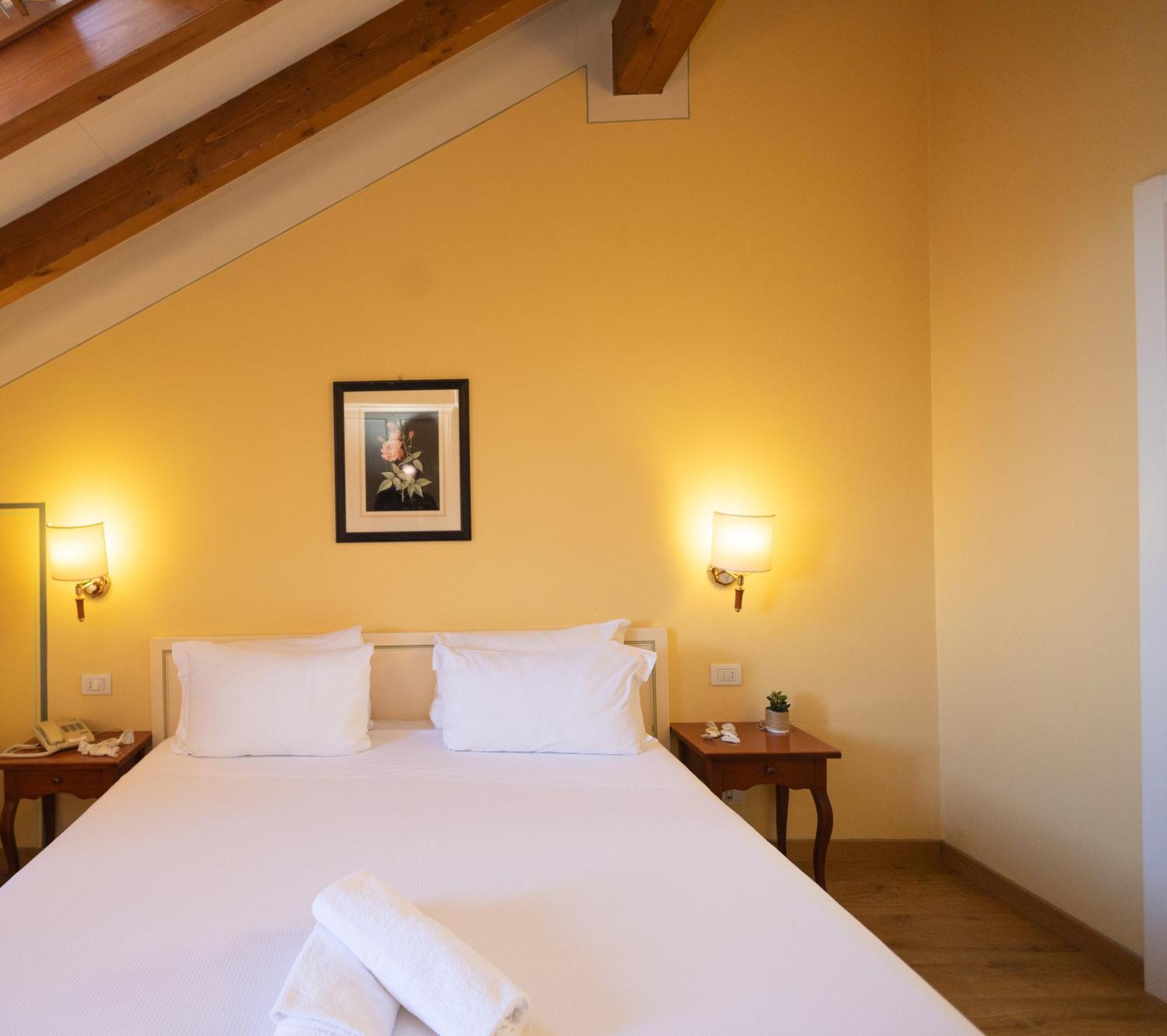 Attic Double or Twin Room Lake View