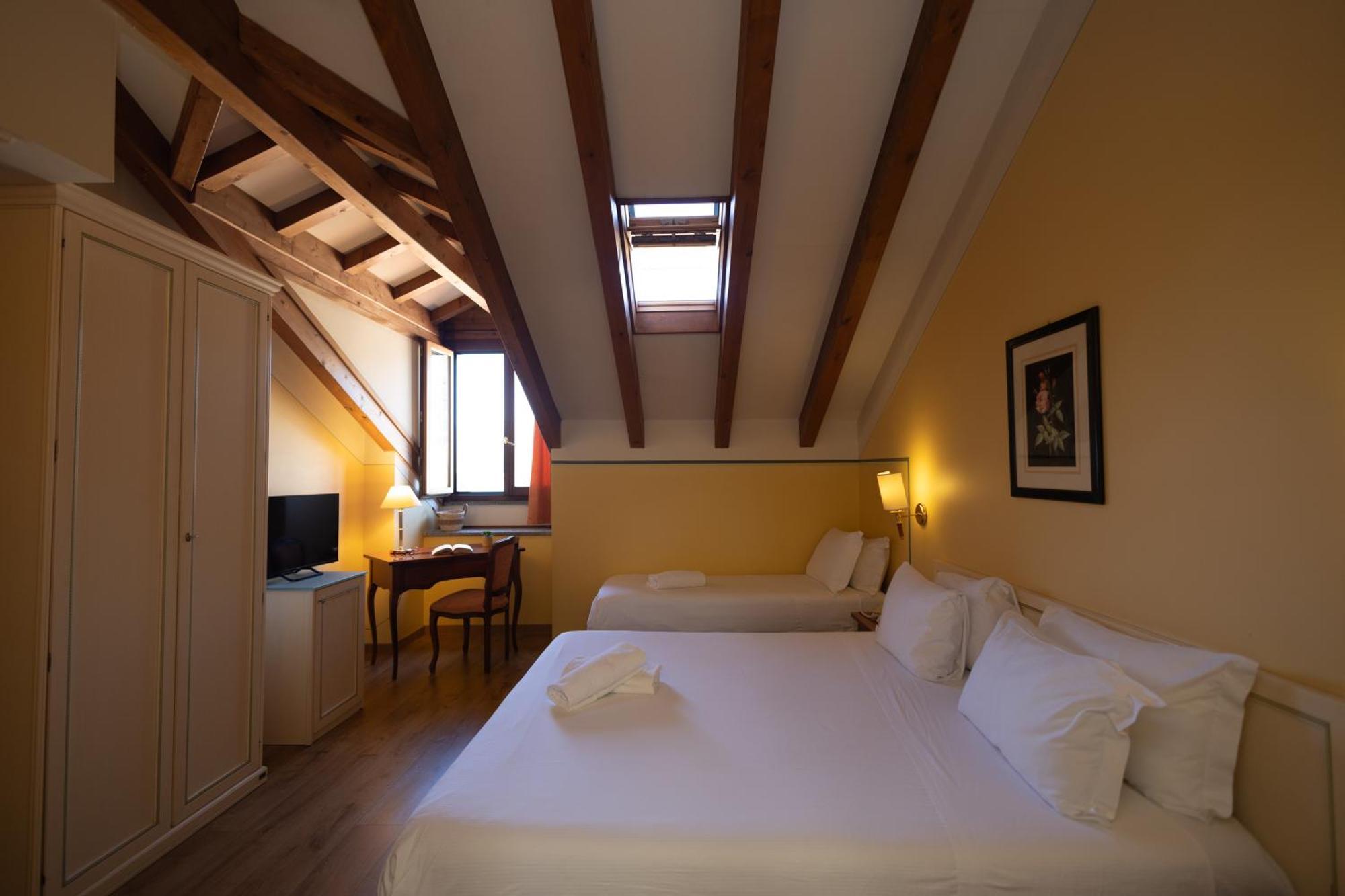 Triple Room Lake View