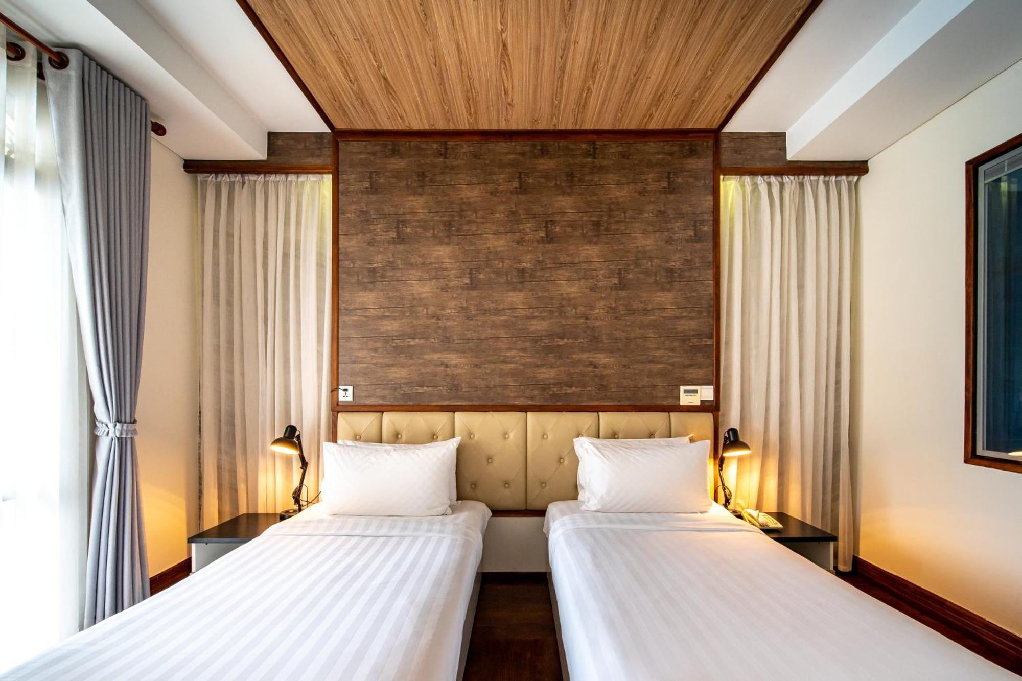 Deluxe Twin Room Balcony City View