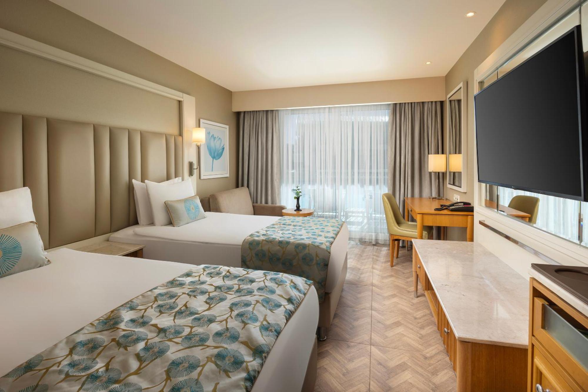 Annex Standard Swim-up Room
